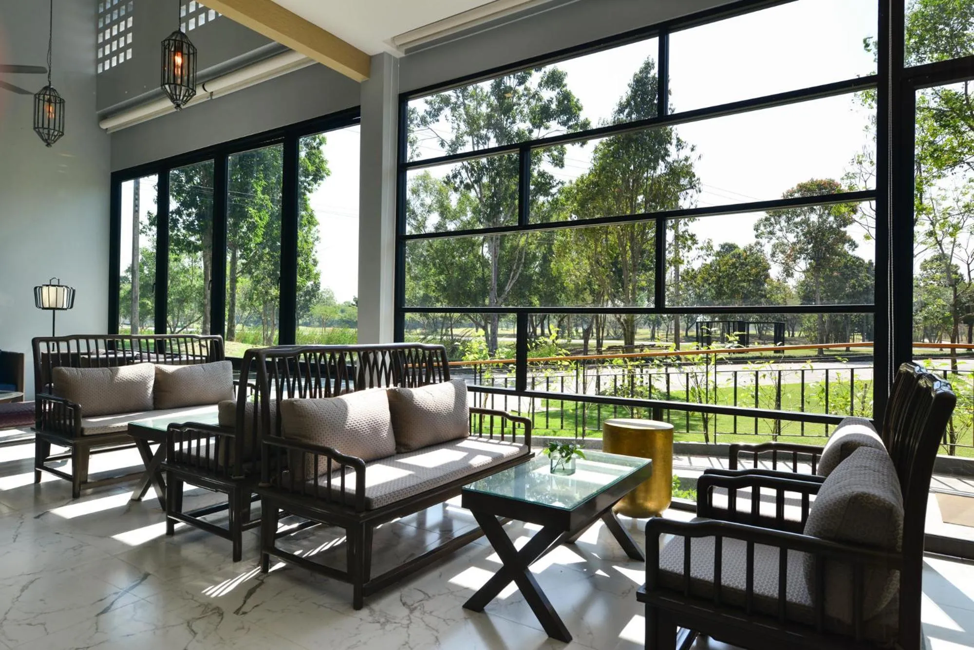 Dining area in Sappaya Hotel By Lotus Valley Golf Resort