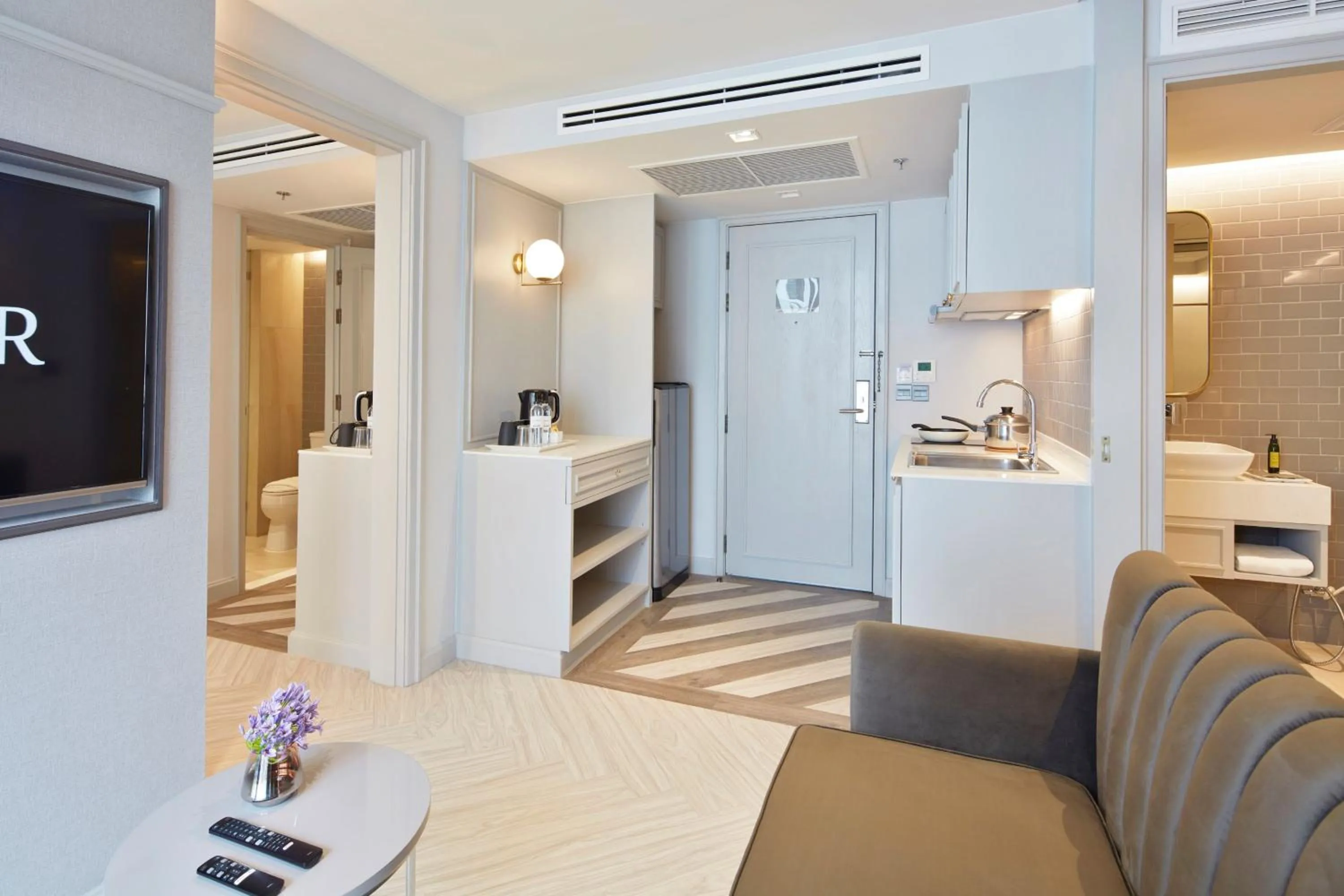 Kitchen or kitchenette in The Quarter Ploenchit by UHG