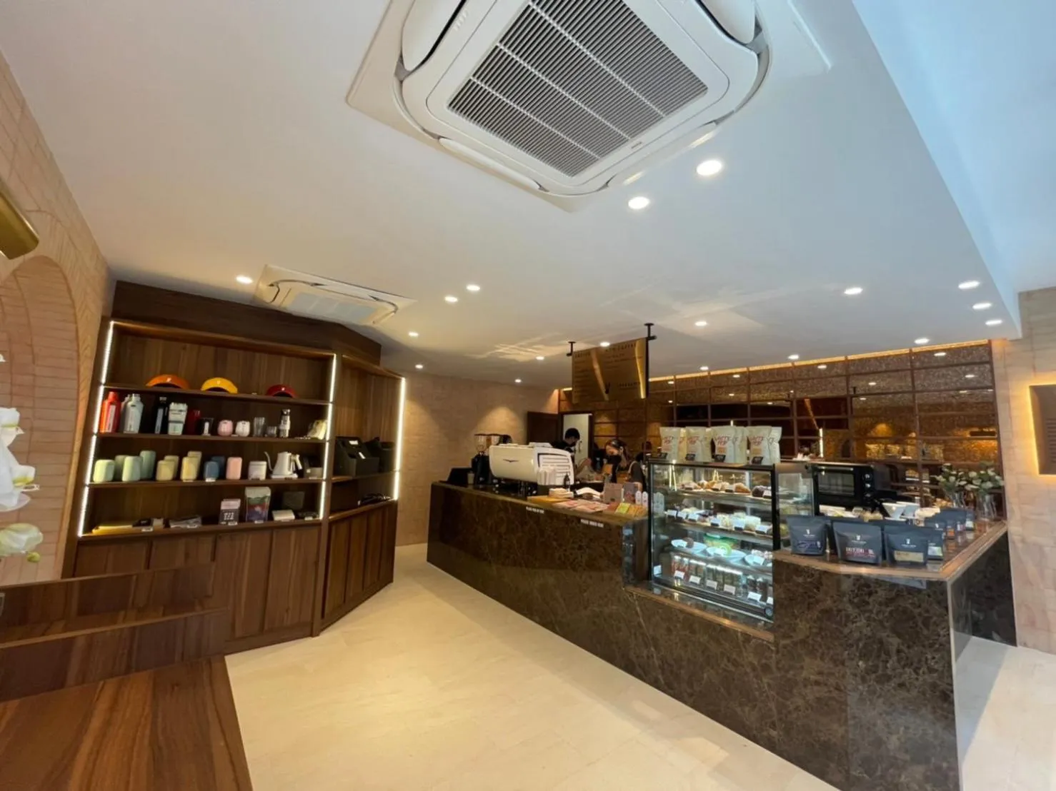 Restaurant/places to eat in The Quarter Ploenchit by UHG