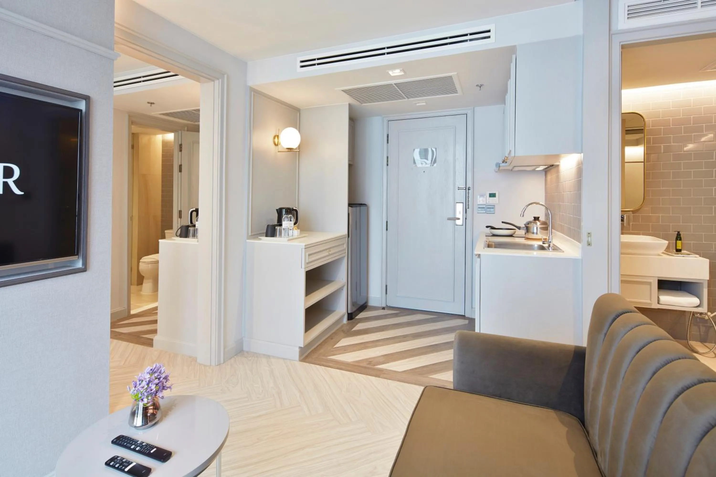 Kitchen or kitchenette in The Quarter Ploenchit by UHG