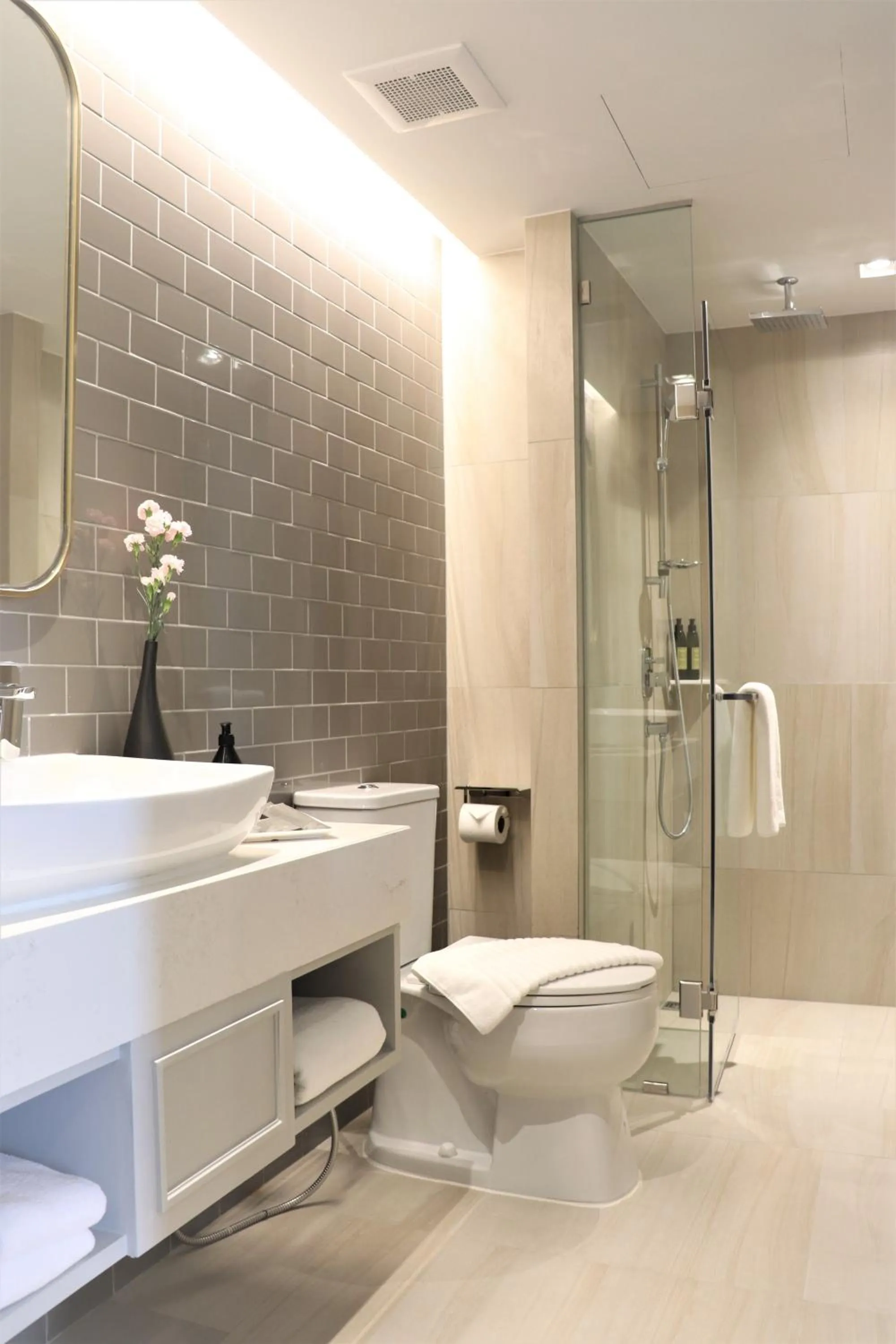 Bathroom in The Quarter Ploenchit by UHG