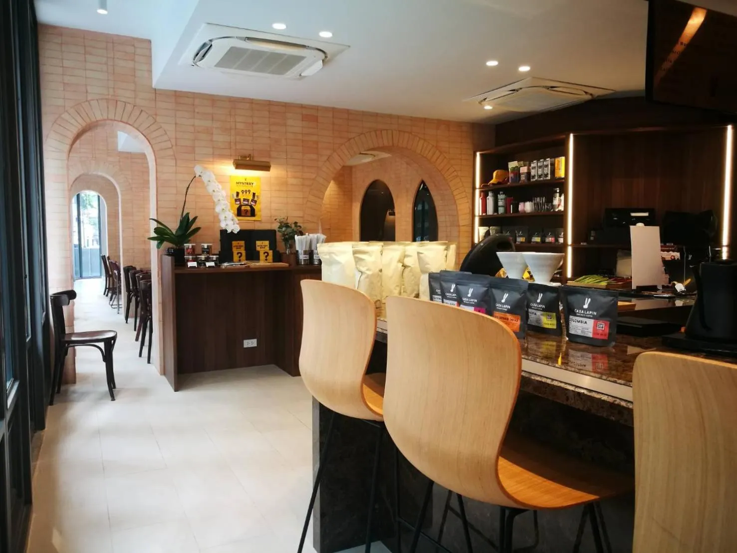 Coffee/tea facilities in The Quarter Ploenchit by UHG