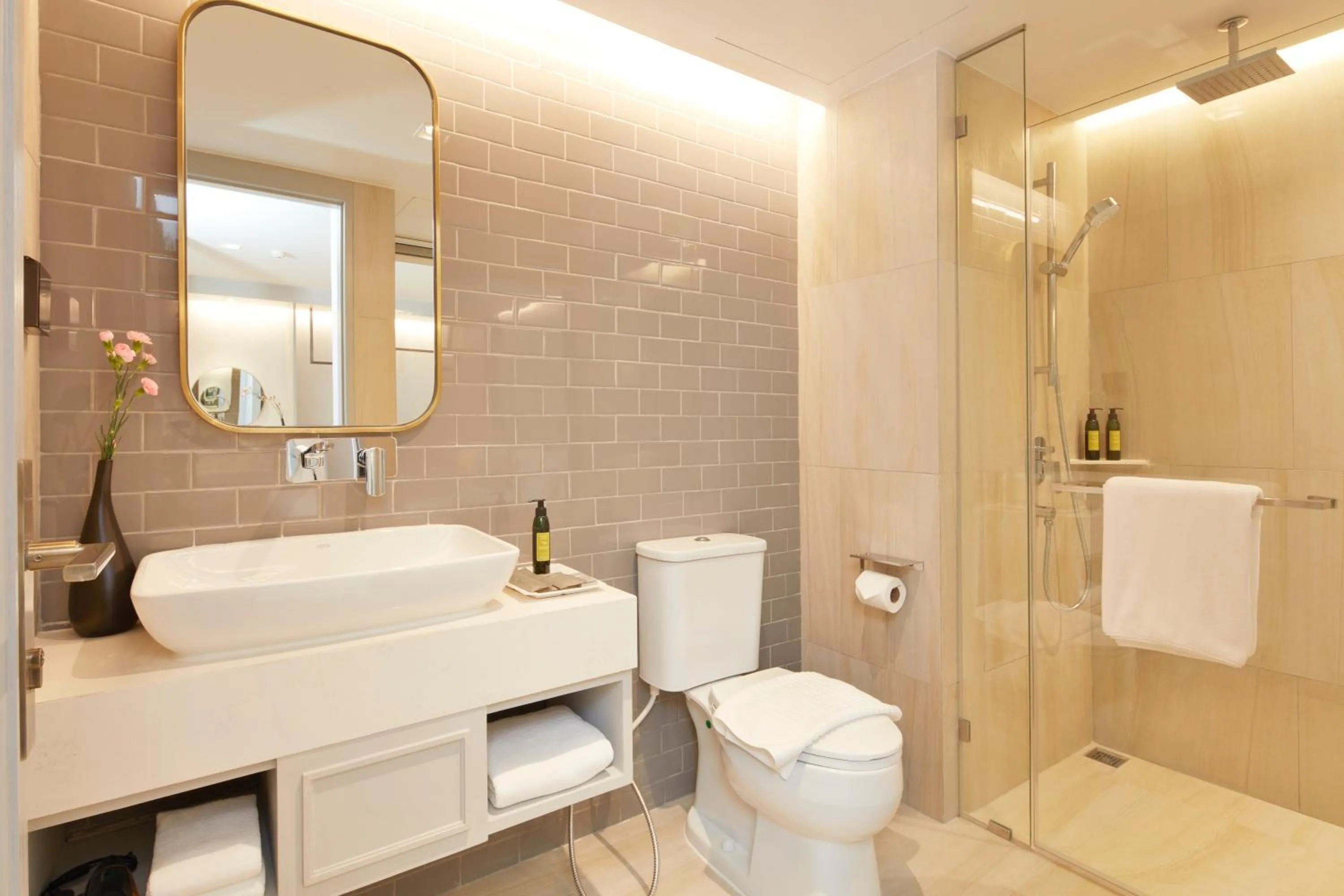 Bathroom in The Quarter Ploenchit by UHG