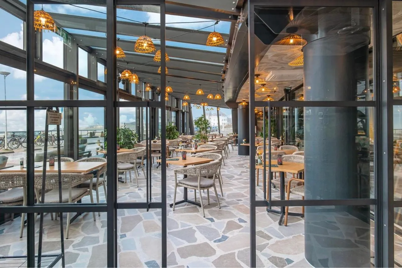 Restaurant/places to eat in Suites Boulevard 17