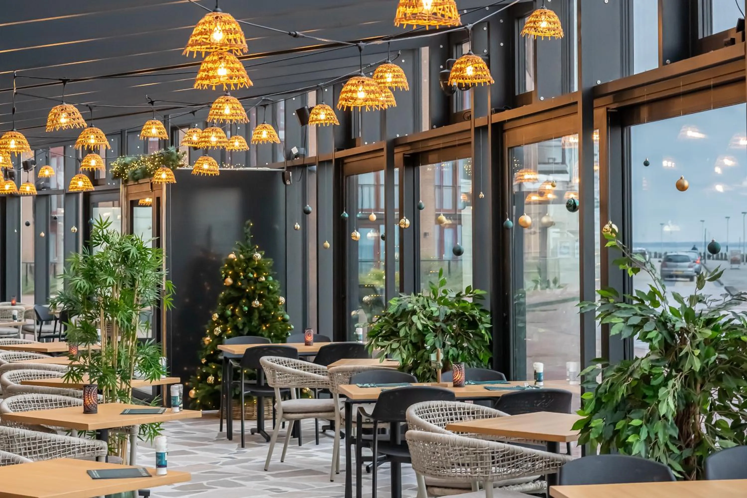 Restaurant/places to eat in Suites Boulevard 17