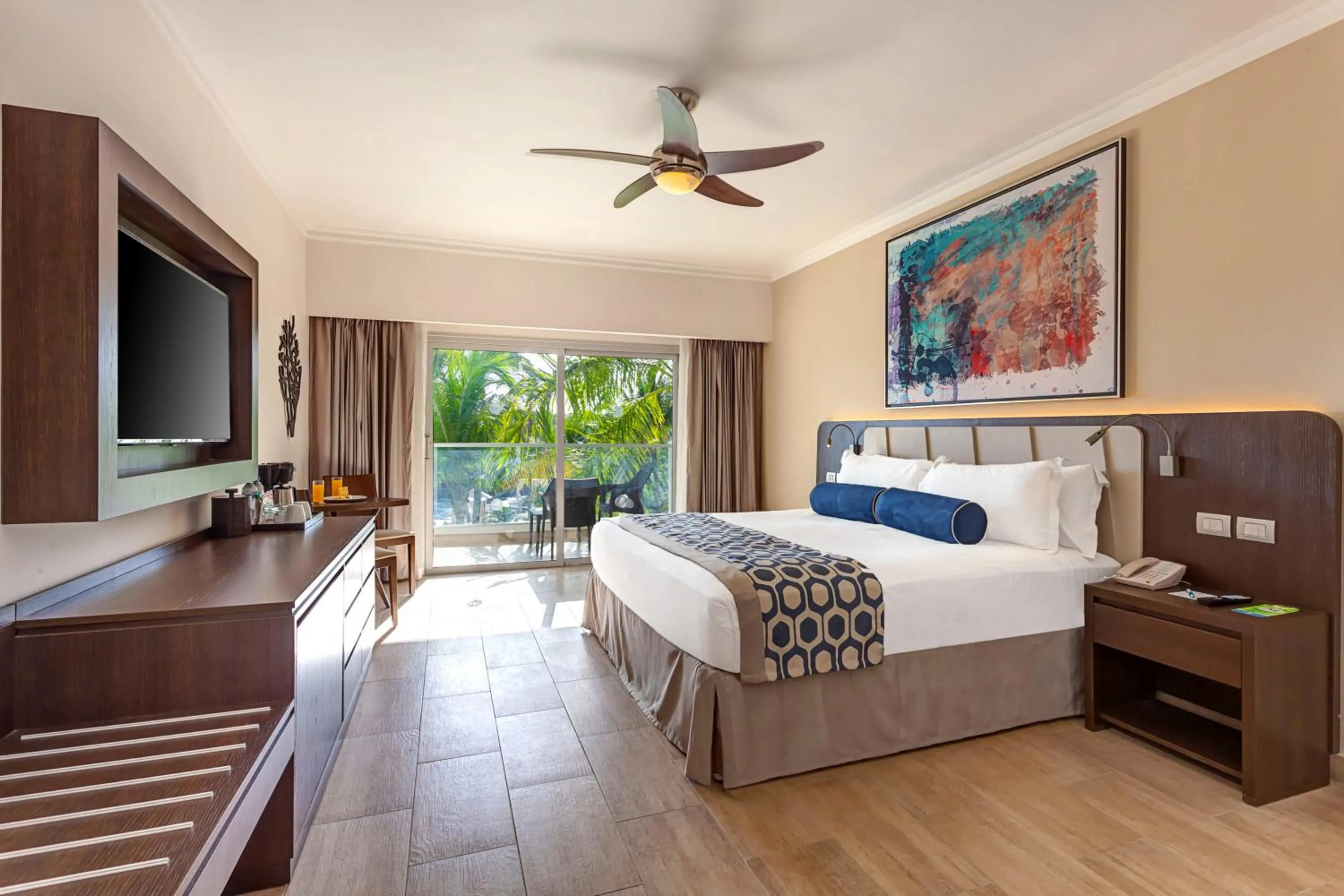 Balcony/Terrace, Bed in Royalton Splash Punta Cana, An Autograph Collection All-Inclusive Resort & Casino