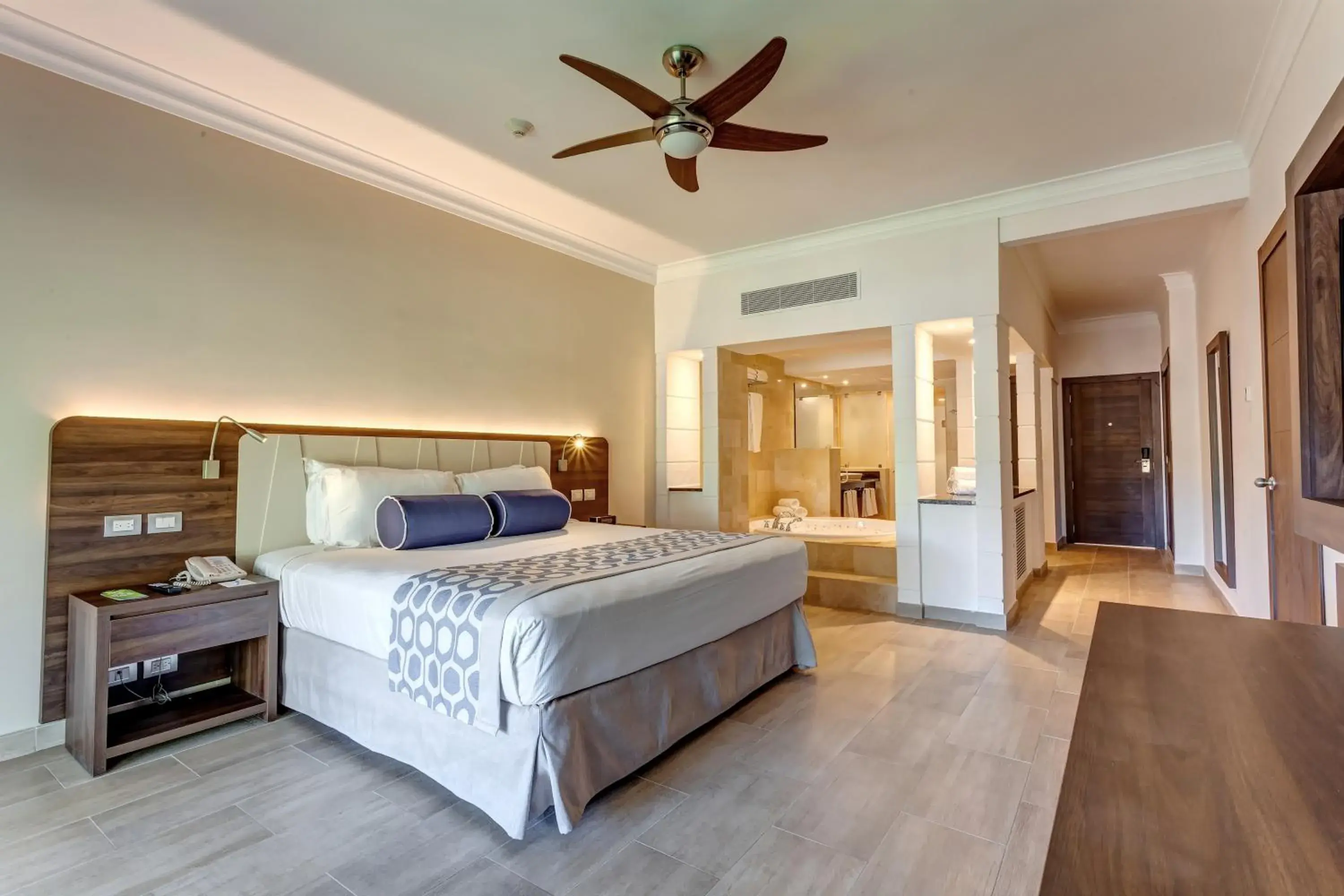 Bedroom, Bed in Royalton Splash Punta Cana, An Autograph Collection All-Inclusive Resort & Casino Bedroom, Bed in Royalton Splash Punta Cana, An Autograph Collection All-Inclusive Resort & Casino