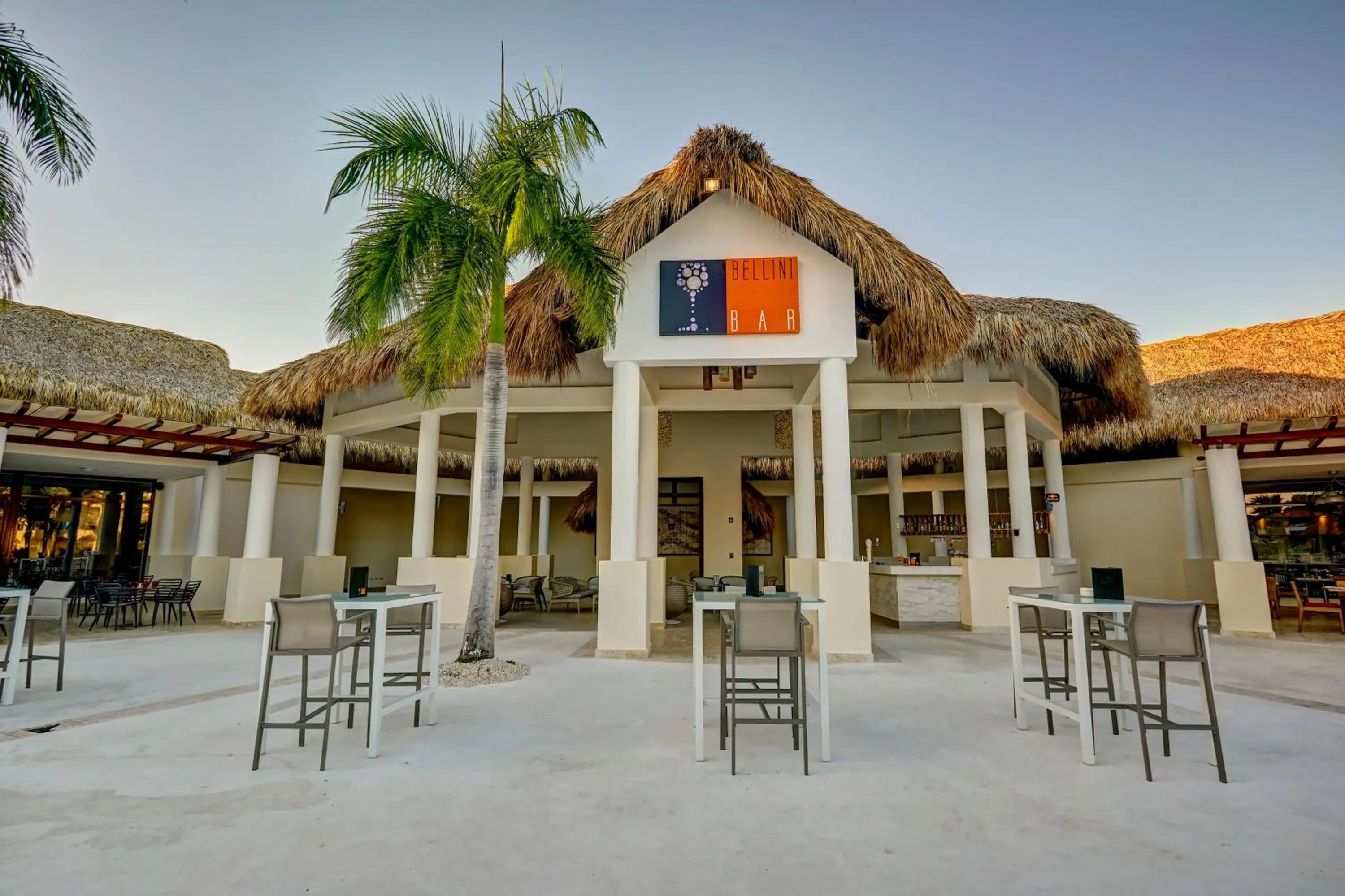 Lounge or bar in Royalton Splash Punta Cana, An Autograph Collection All-Inclusive Resort & Casino