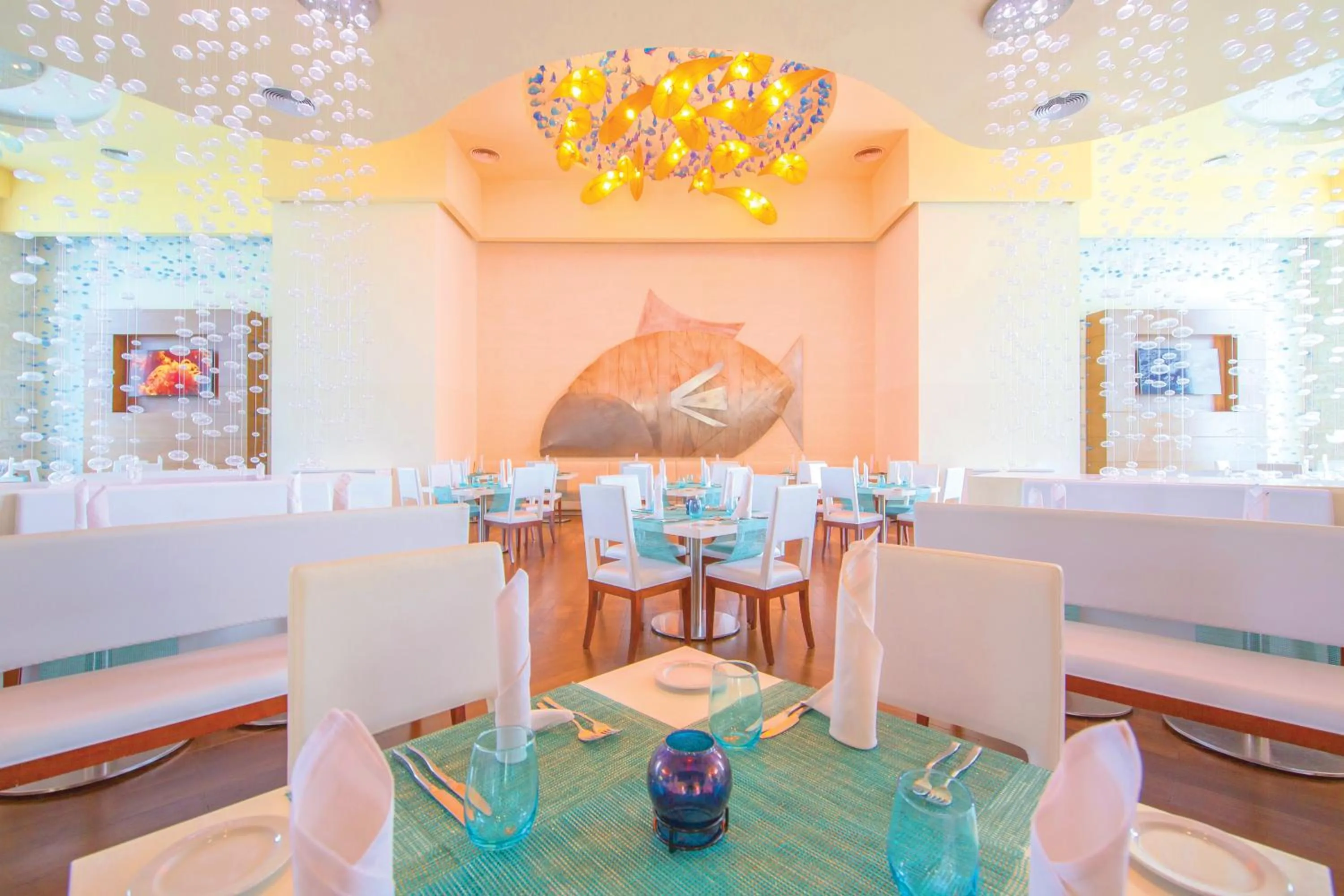 Restaurant/places to eat in Royalton Splash Punta Cana, An Autograph Collection All-Inclusive Resort & Casino