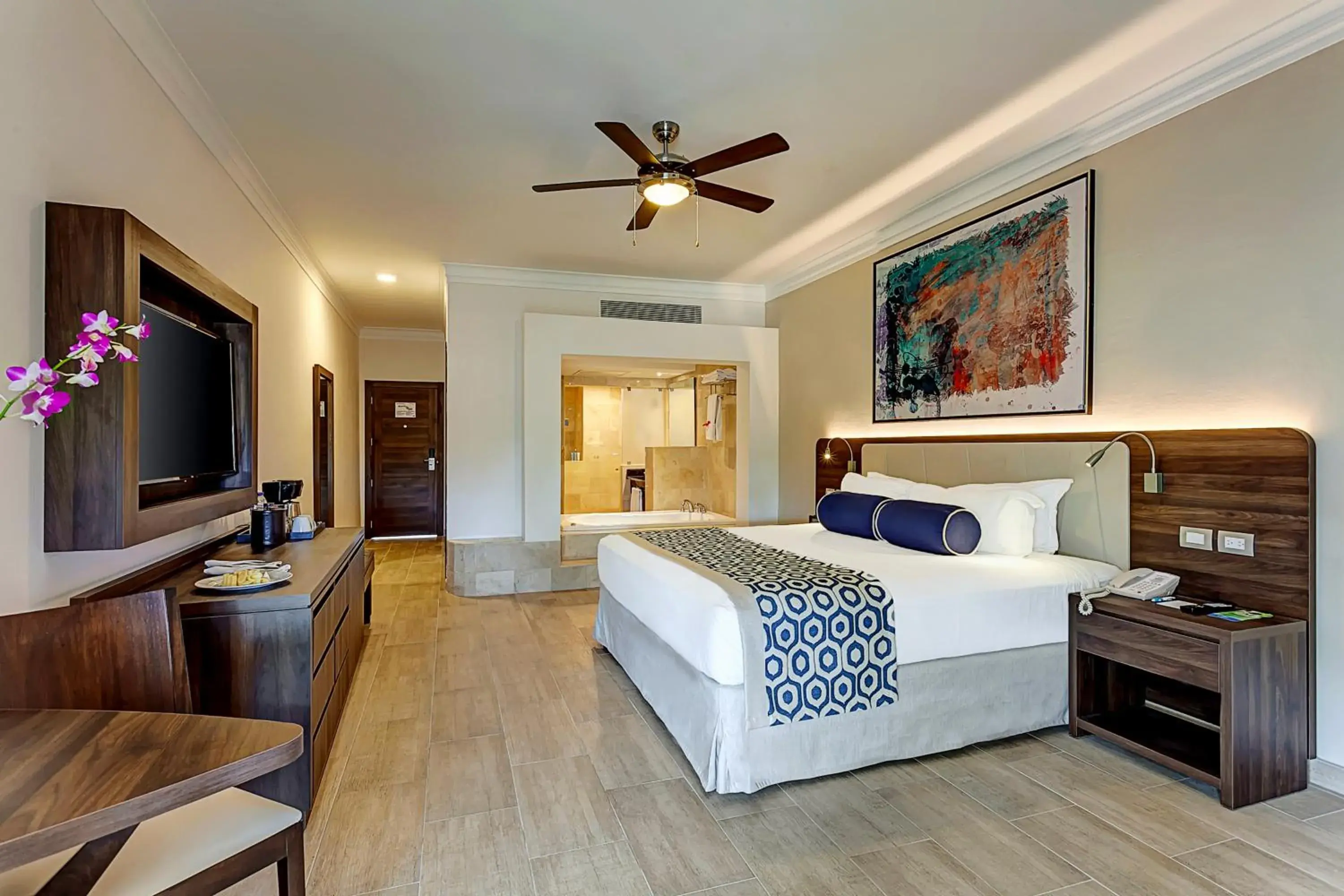 Bedroom, Bed in Royalton Splash Punta Cana, An Autograph Collection All-Inclusive Resort & Casino Bedroom, Bed in Royalton Splash Punta Cana, An Autograph Collection All-Inclusive Resort & Casino