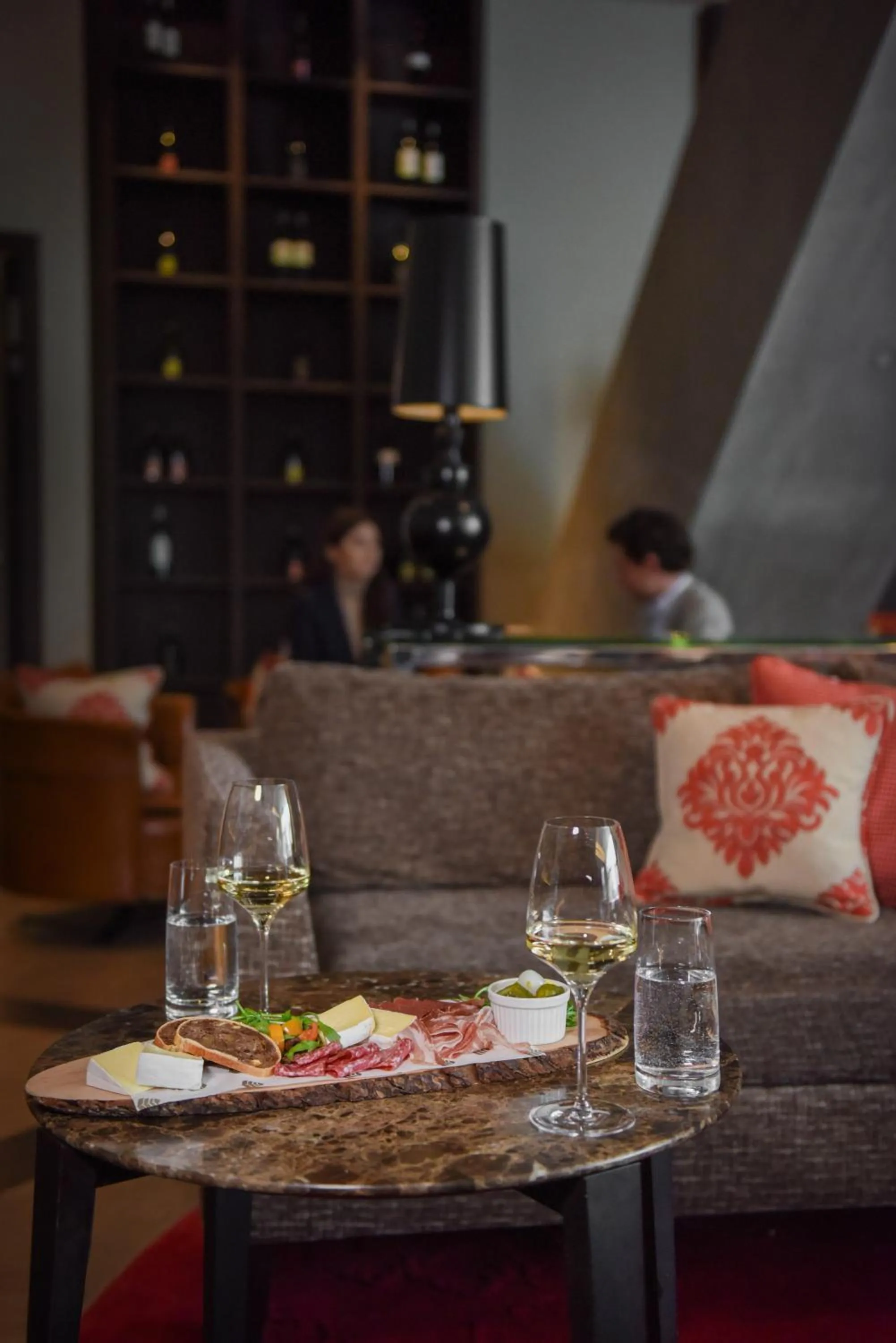 Lounge or bar in AlpenGold Hotel Davos