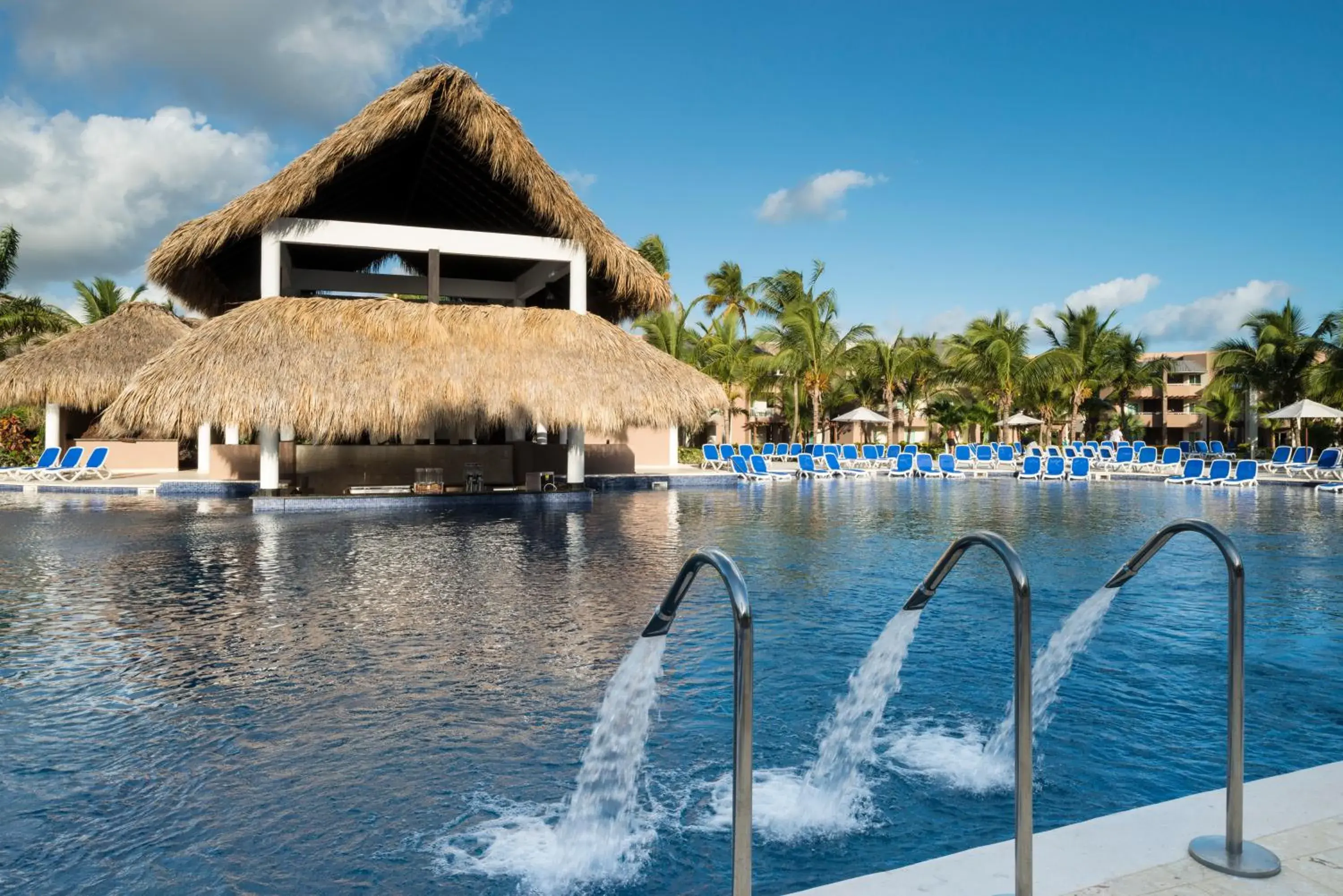 Swimming pool in Royalton Punta Cana, An Autograph Collection All-Inclusive Resort & Casino Swimming pool in Royalton Punta Cana, An Autograph Collection All-Inclusive Resort & Casino