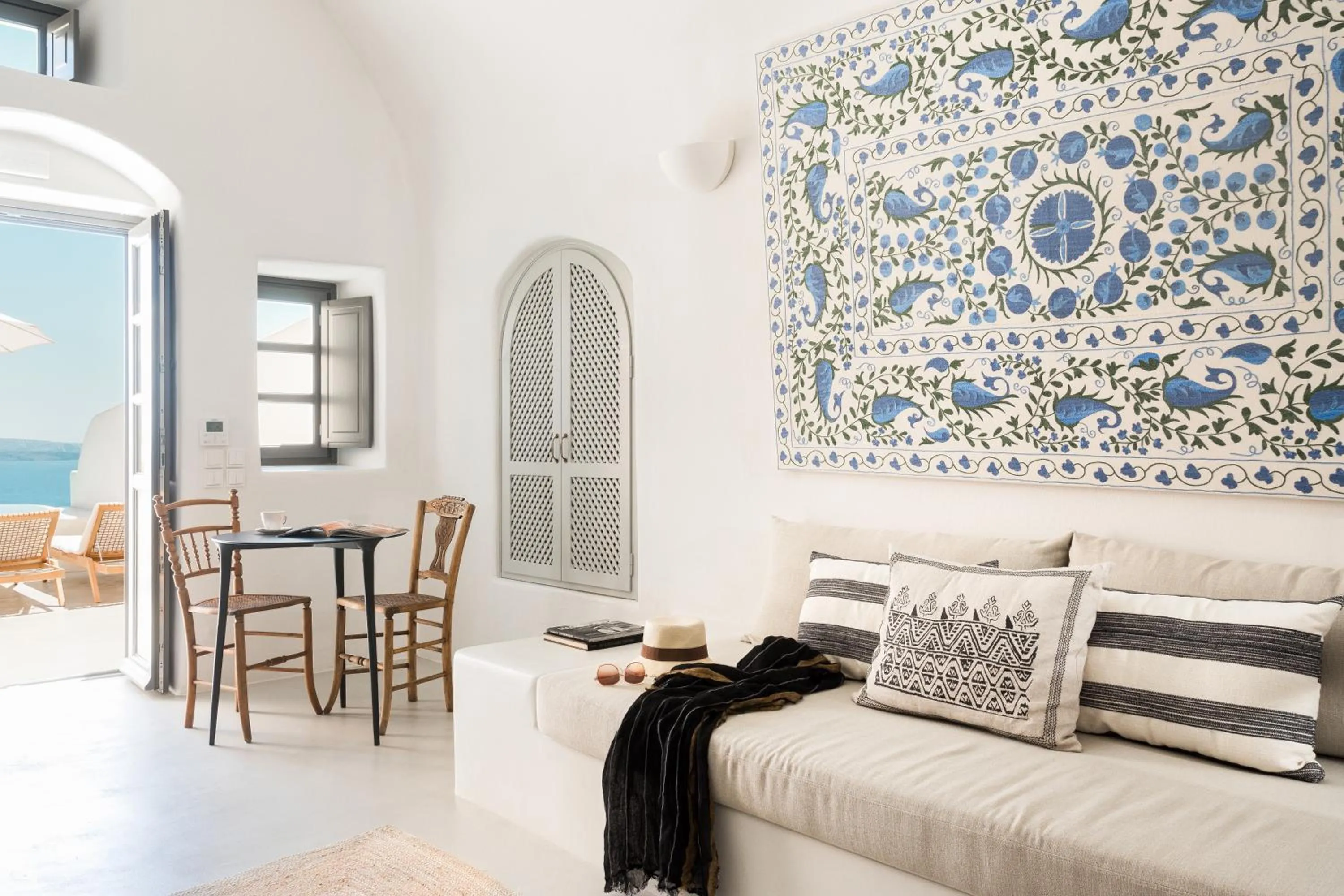 Living room, Bed in Armenaki