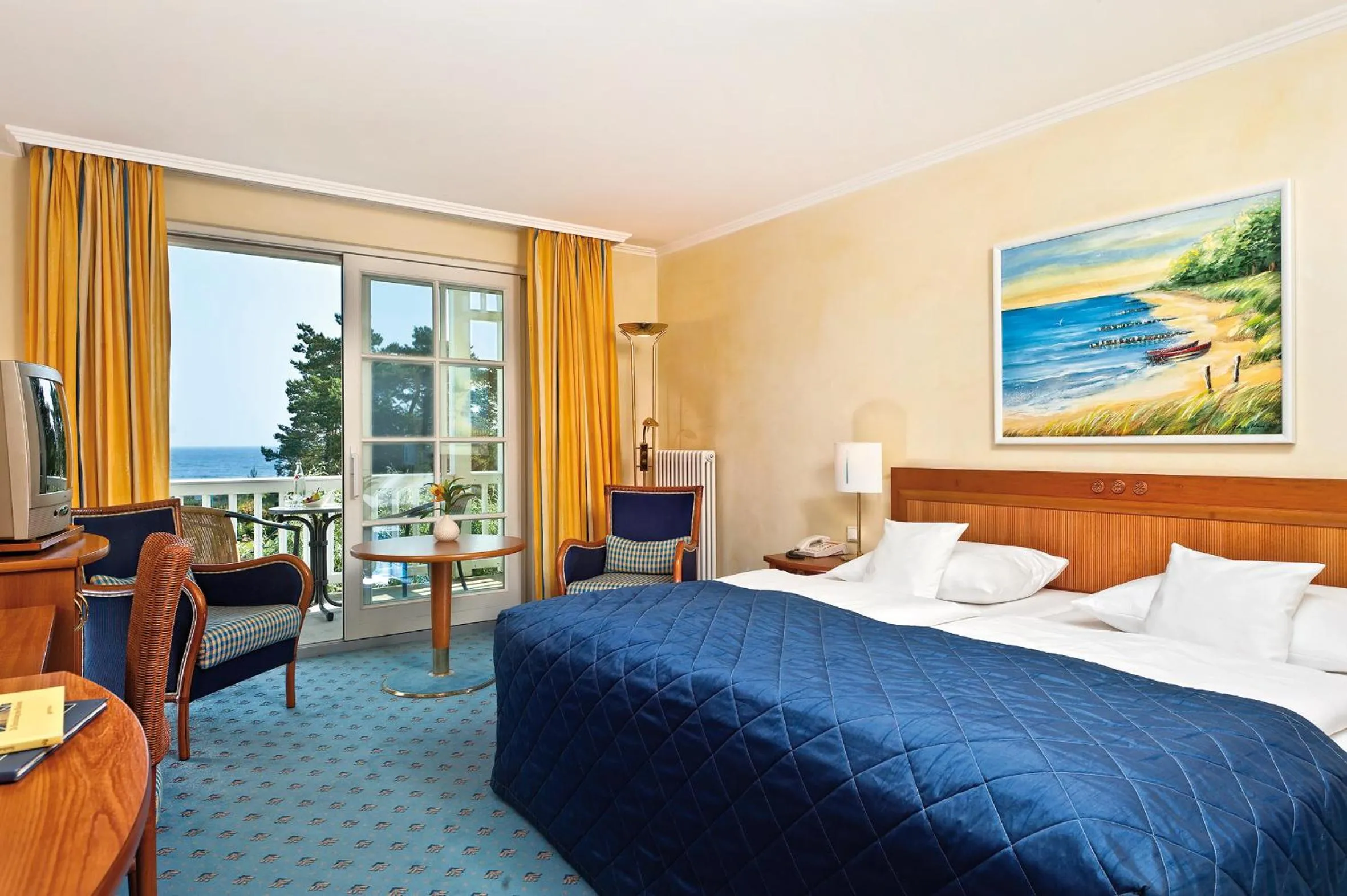 Photo of the whole room, Bed in Hotel Kleine Strandburg - Adults Only