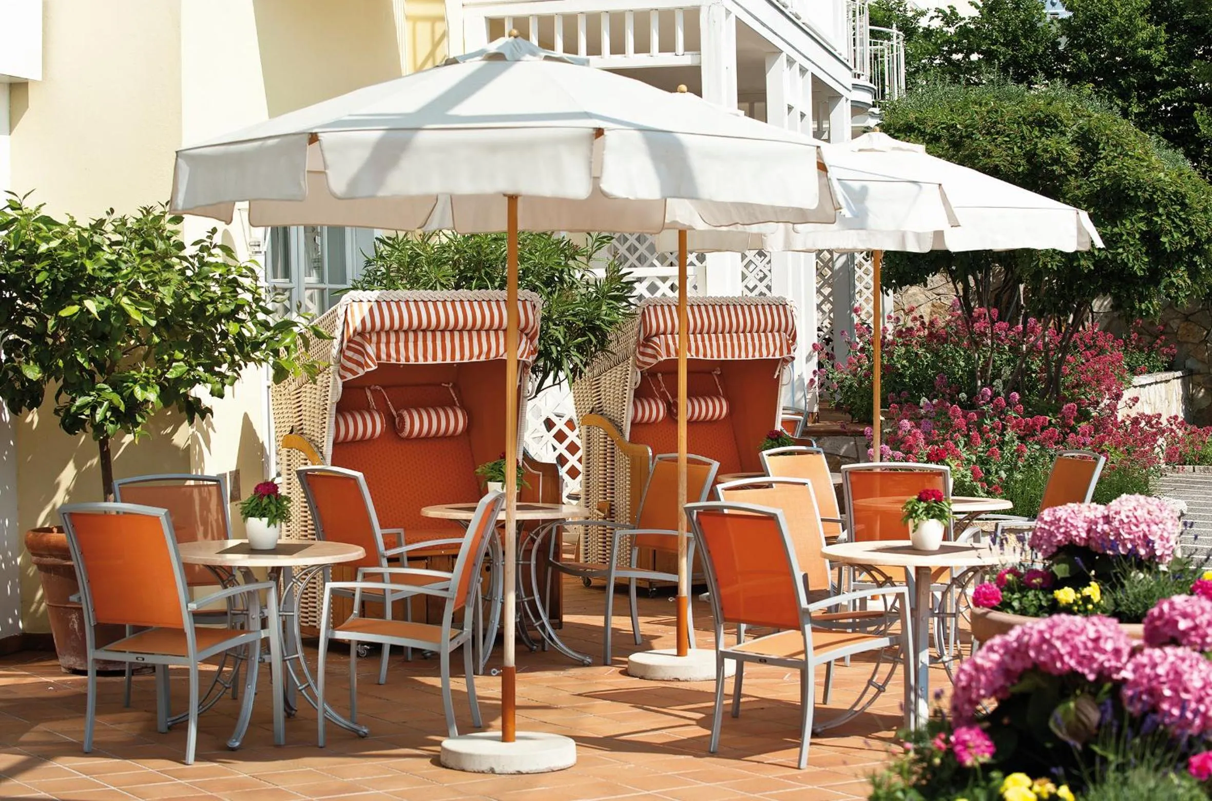 Summer in Hotel Kleine Strandburg - Adults Only