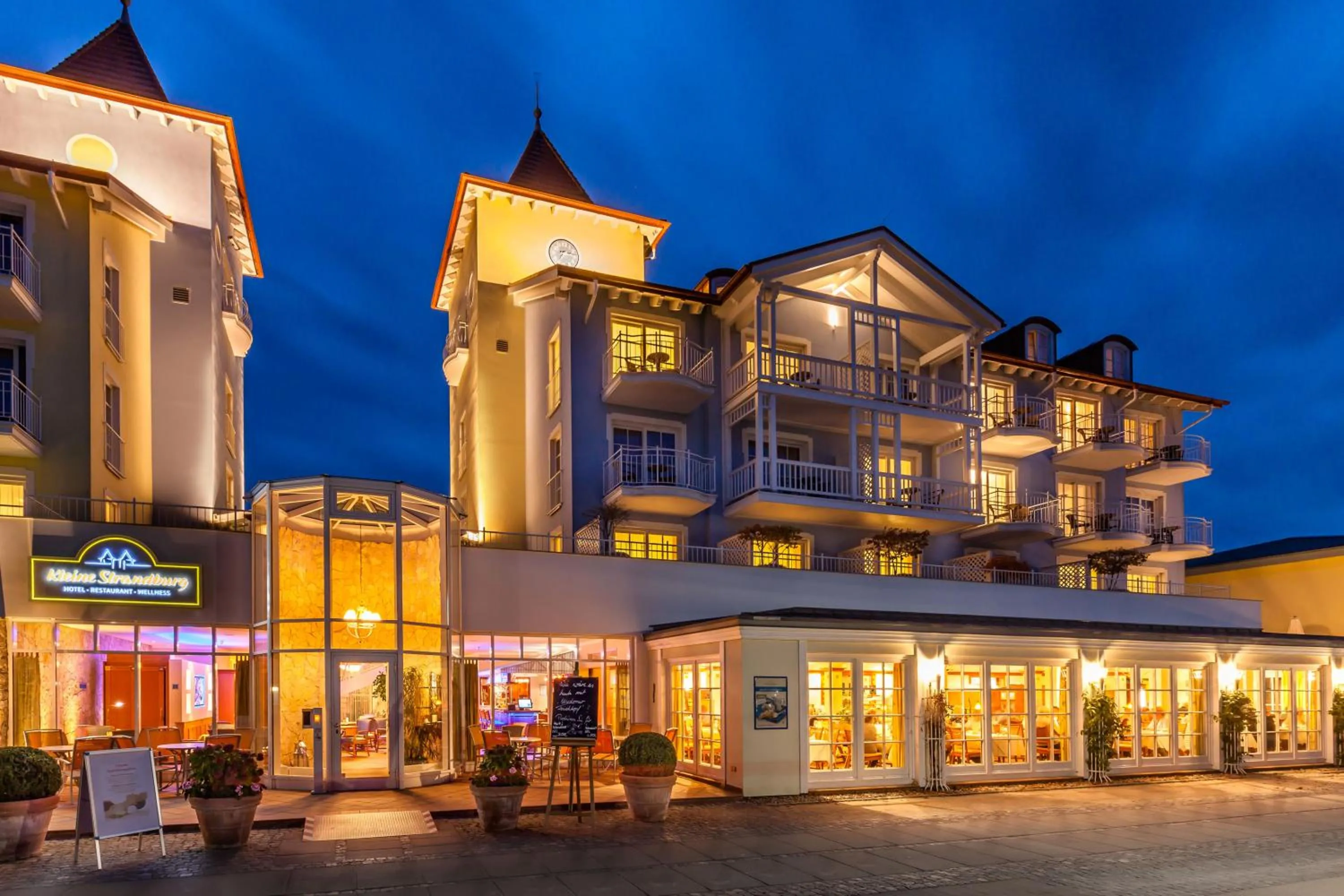 Facade/entrance in Hotel Kleine Strandburg - Adults Only