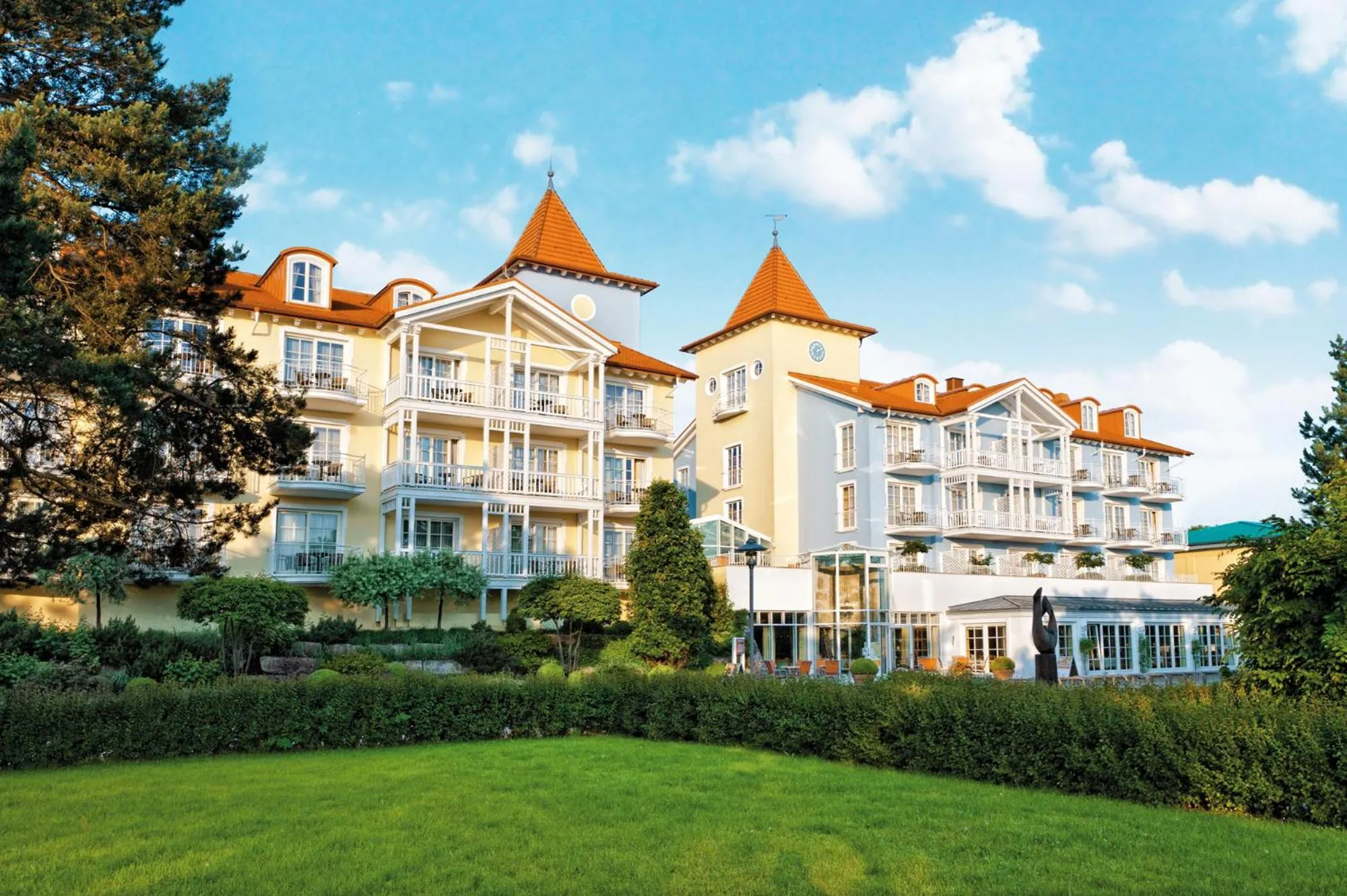 Facade/entrance in Hotel Kleine Strandburg - Adults Only