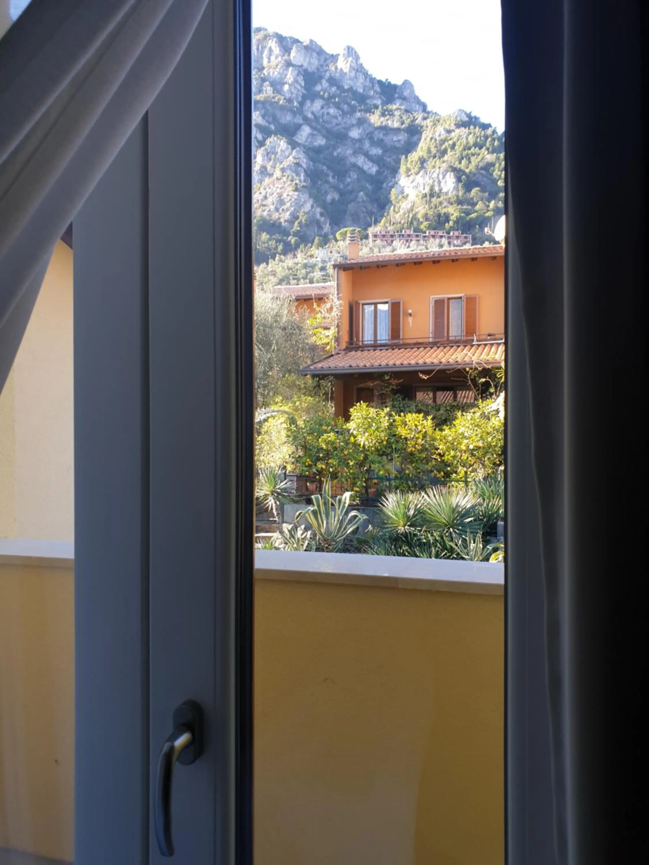 Mountain view in B&B Am Gardasee blick