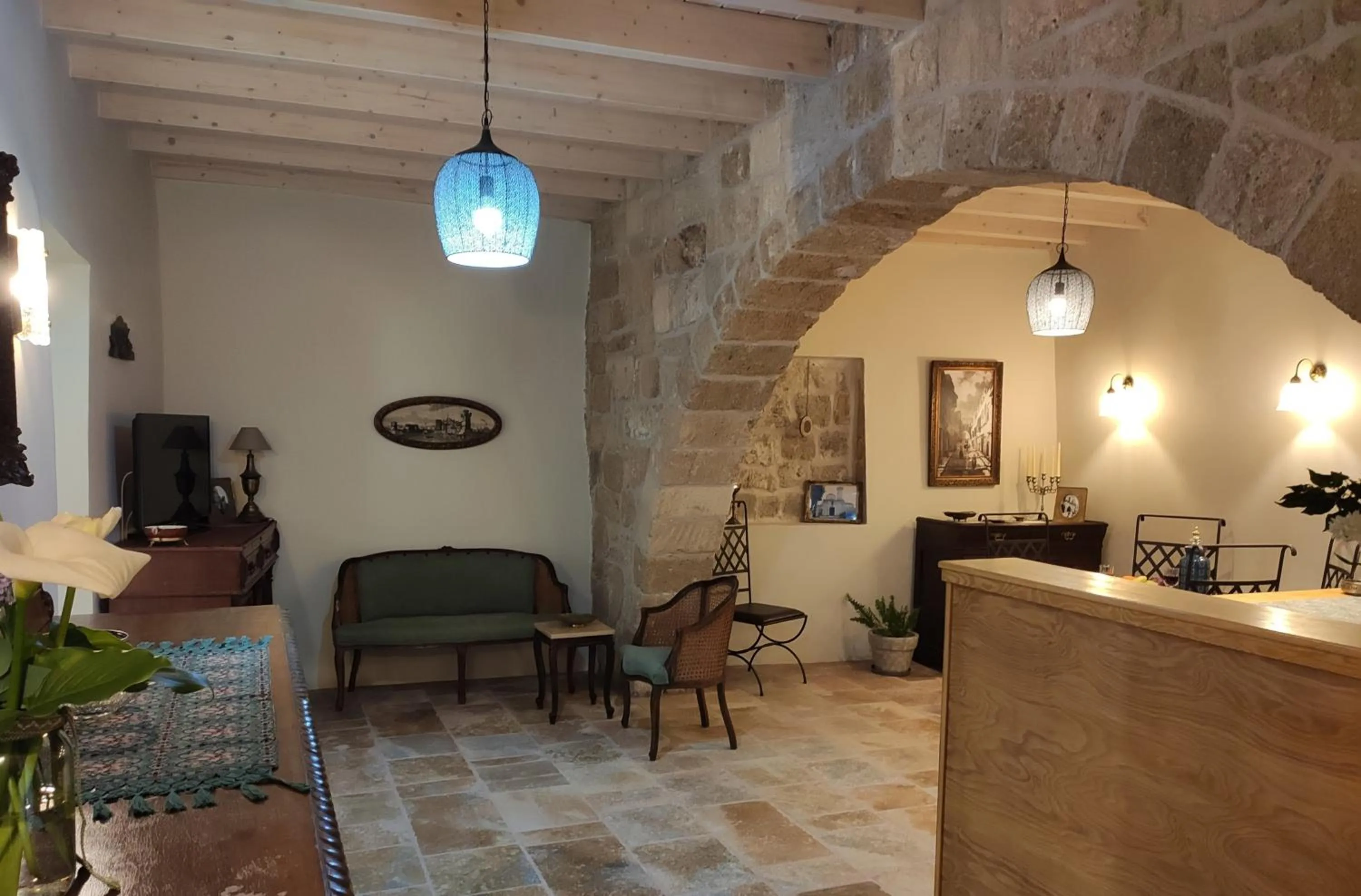 Communal lounge/ TV room in Porolithos Boutique Hotel