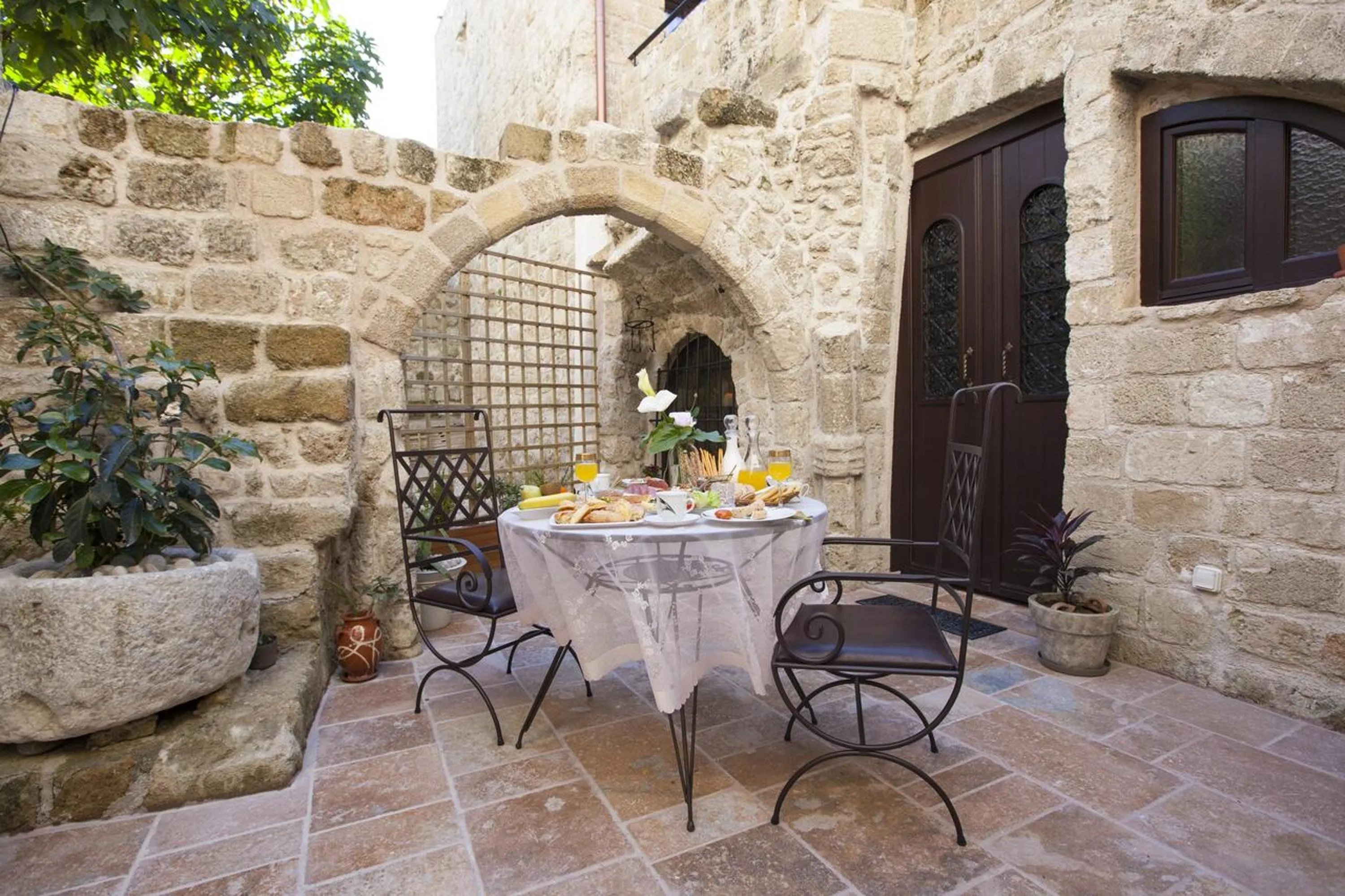 Area and facilities in Porolithos Boutique Hotel