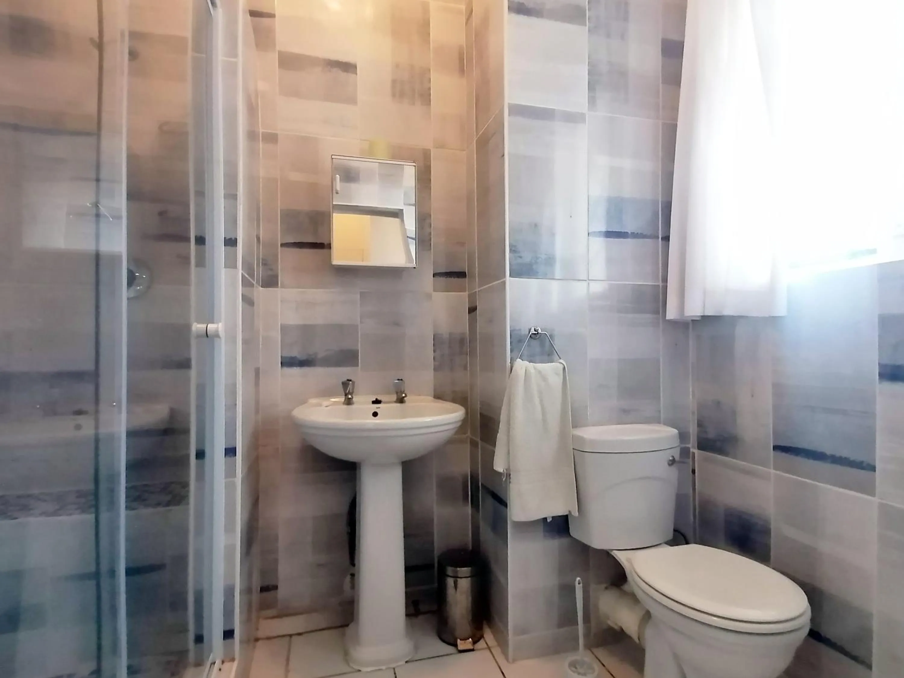 Shower in Claridges 304