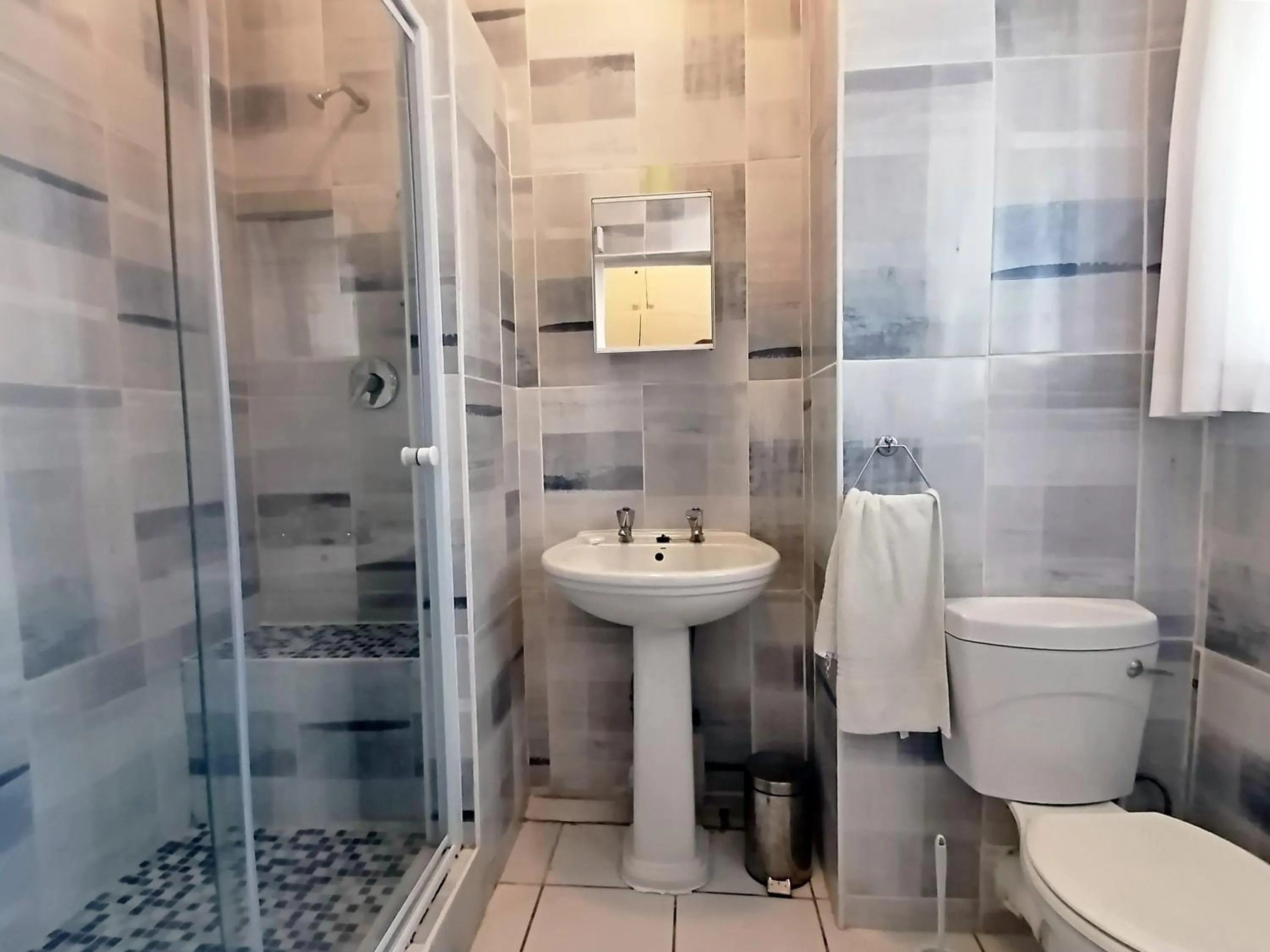 Shower in Claridges 304