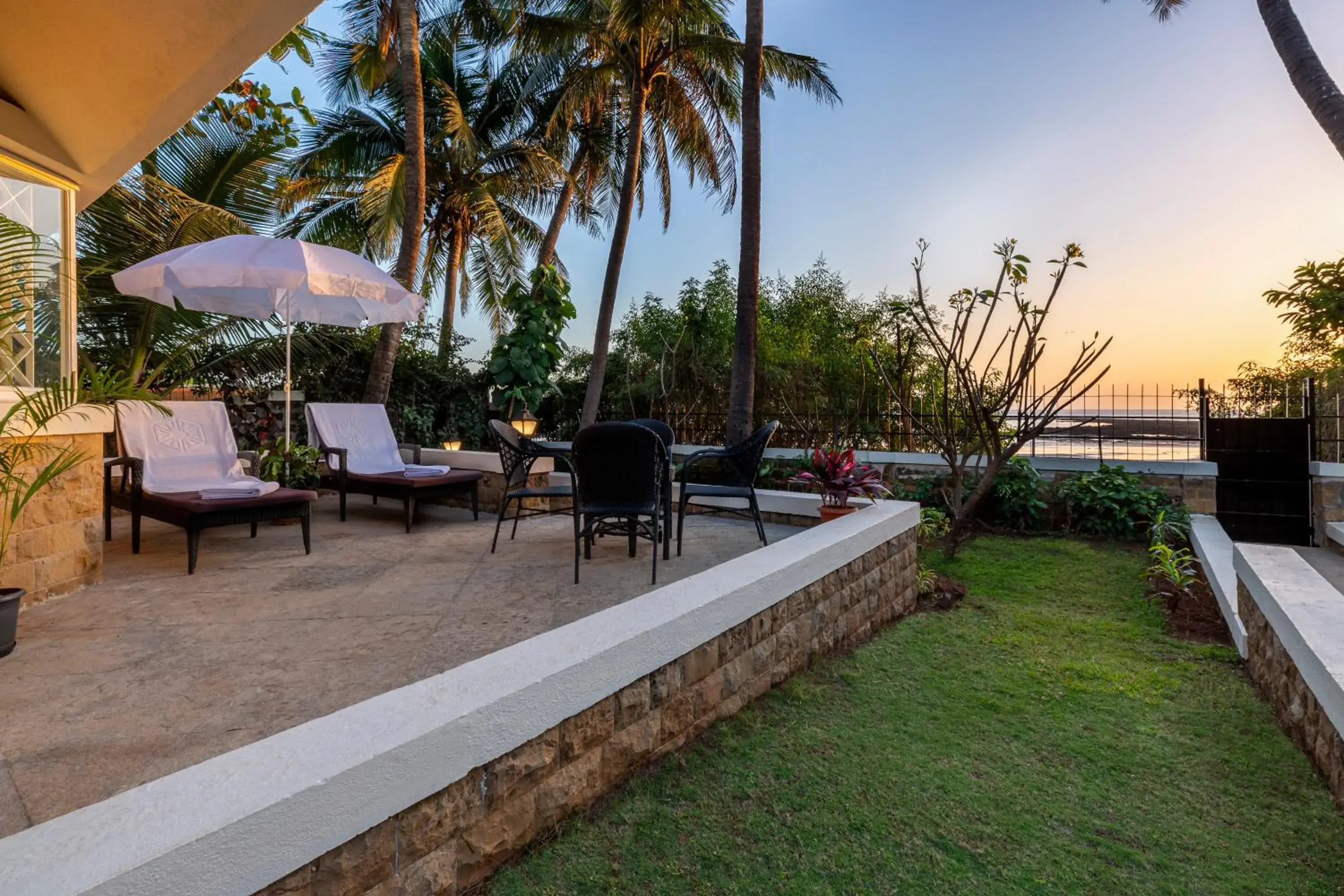 Garden in amã Stays & Trails, Beach House Madh Island Garden in amã Stays & Trails, Beach House Madh Island