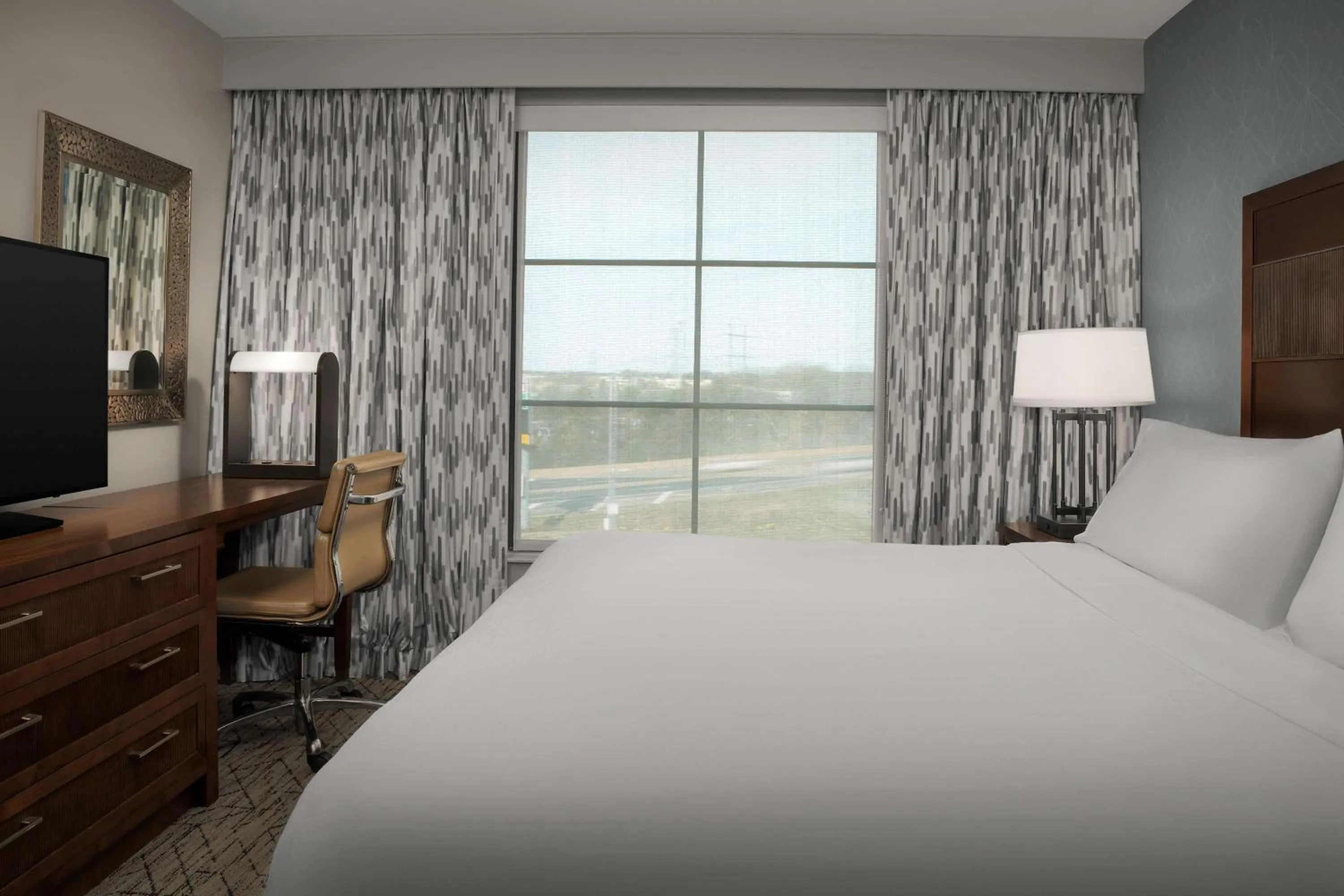 Bedroom, Bed in Embassy Suites Springfield