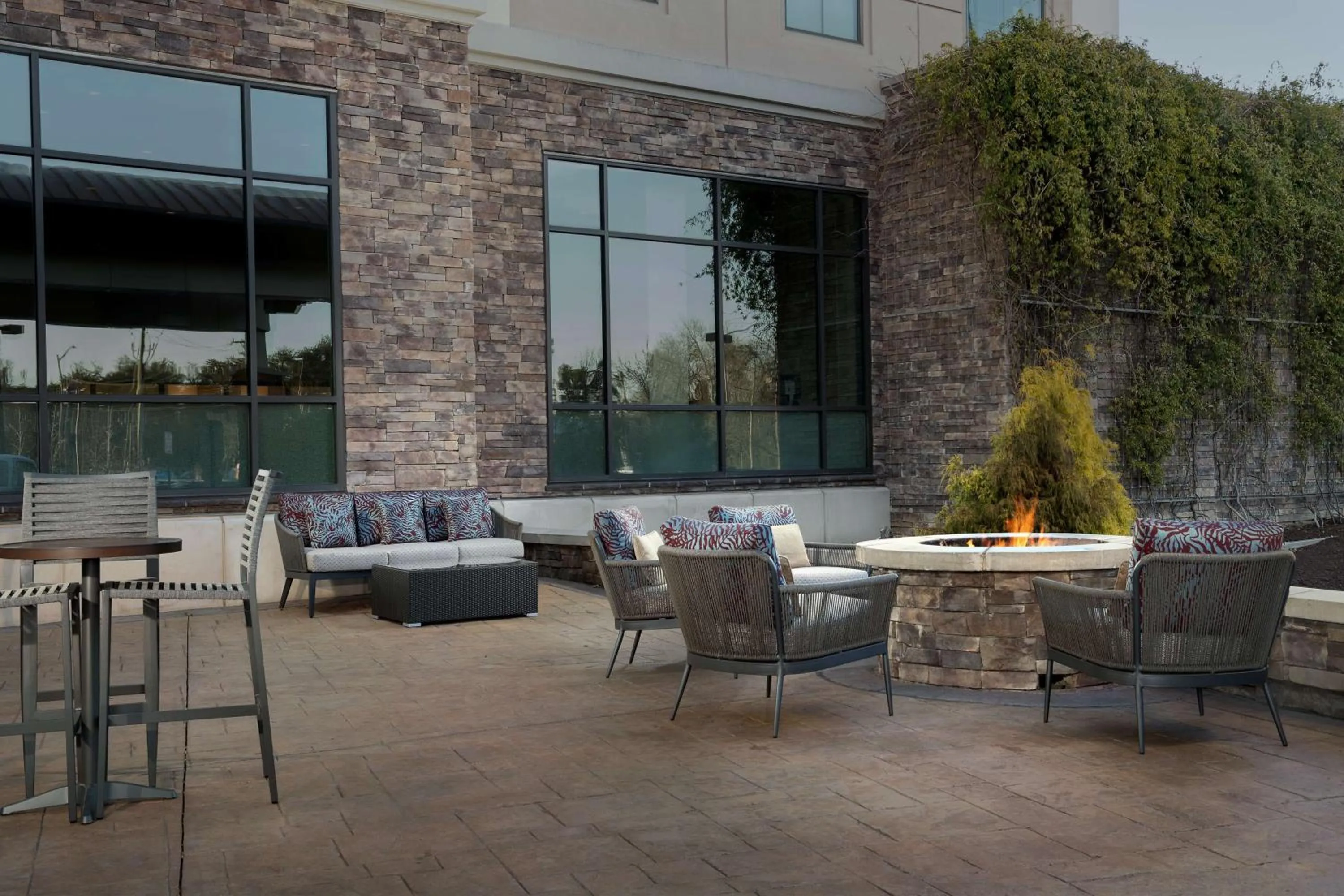 Patio in Embassy Suites Springfield