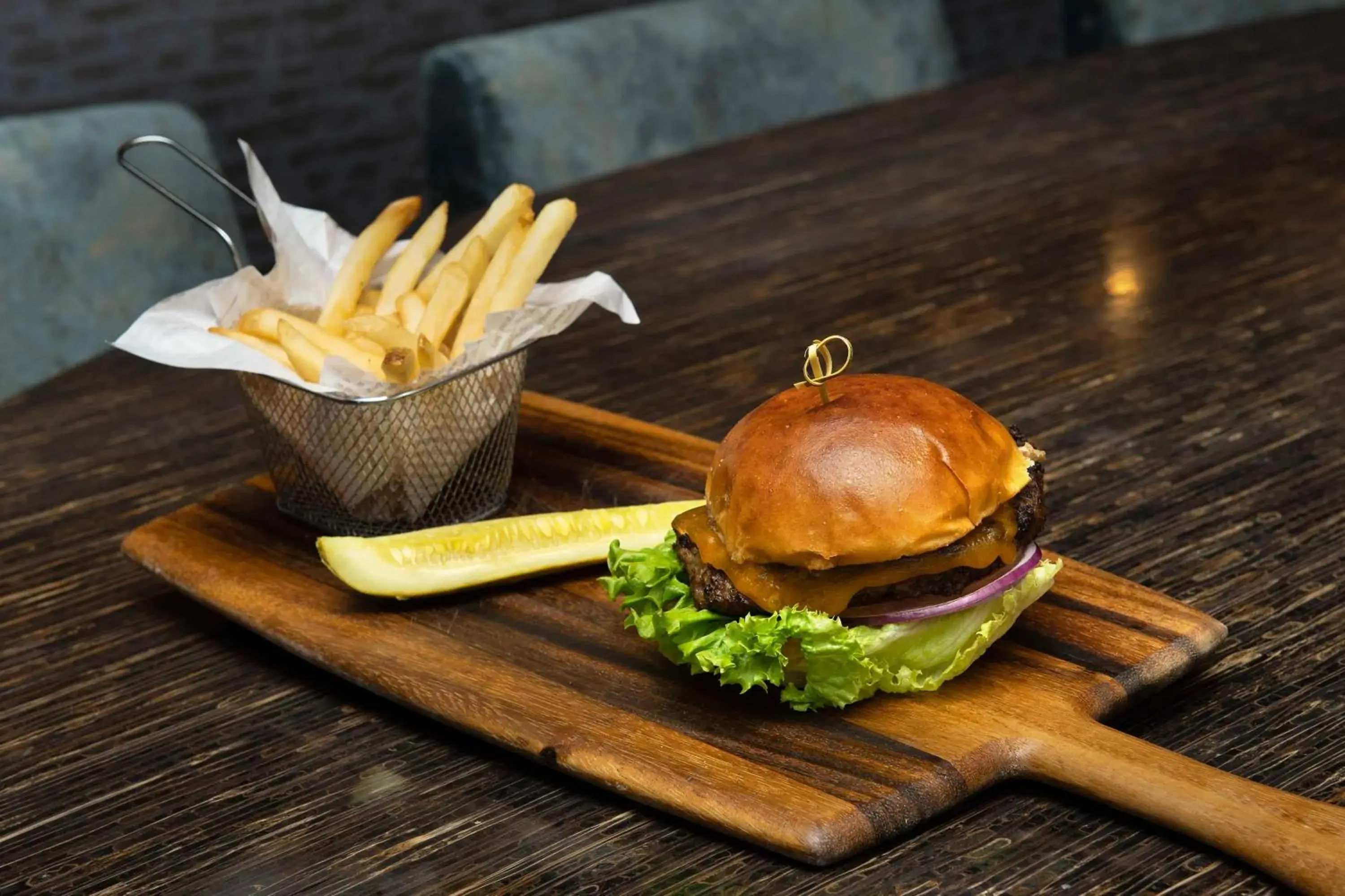 Lounge or bar in Embassy Suites Springfield Lounge or bar in Embassy Suites Springfield