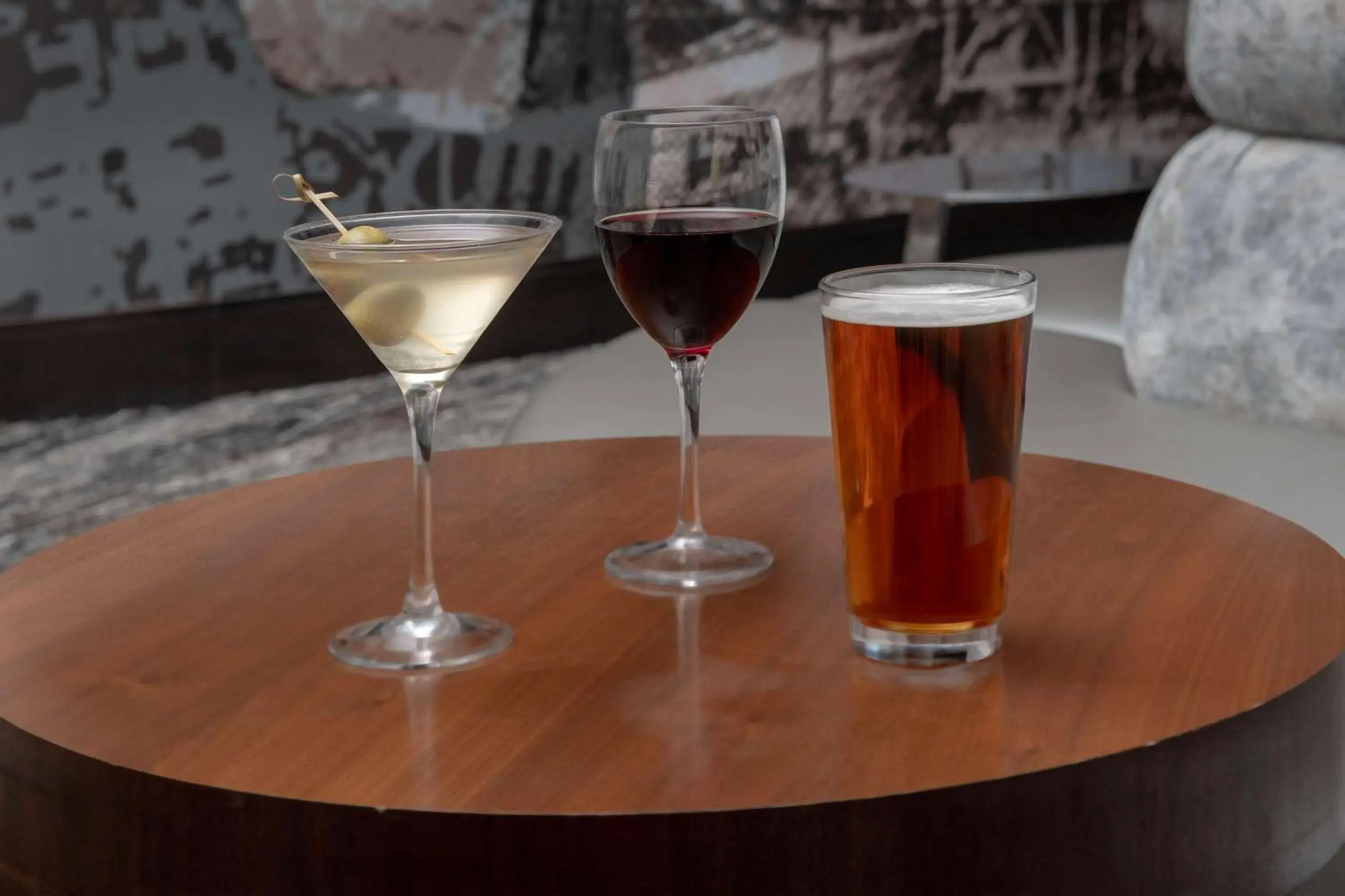 Lounge or bar in Embassy Suites Springfield Lounge or bar in Embassy Suites Springfield