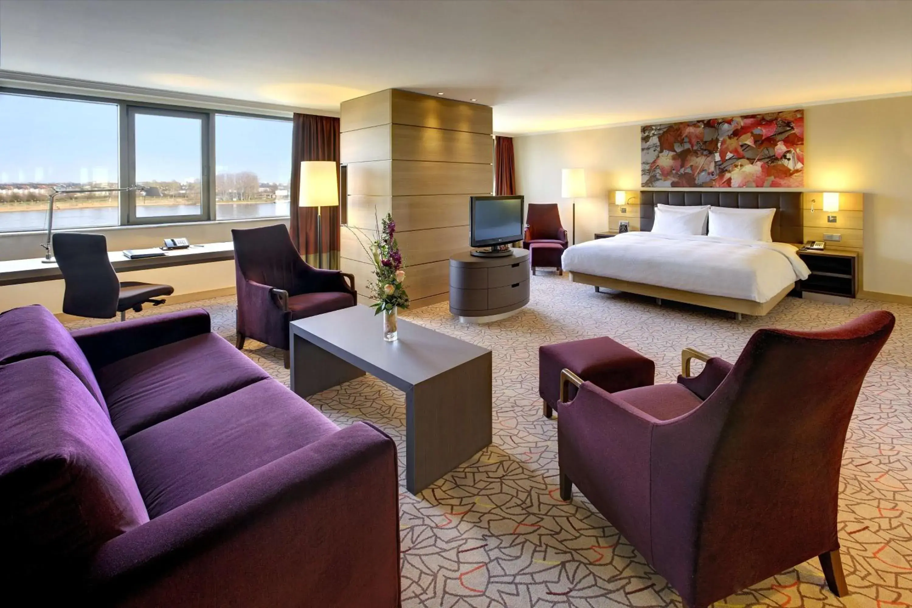 Living room, Bed in Hilton Mainz Living room, Bed in Hilton Mainz