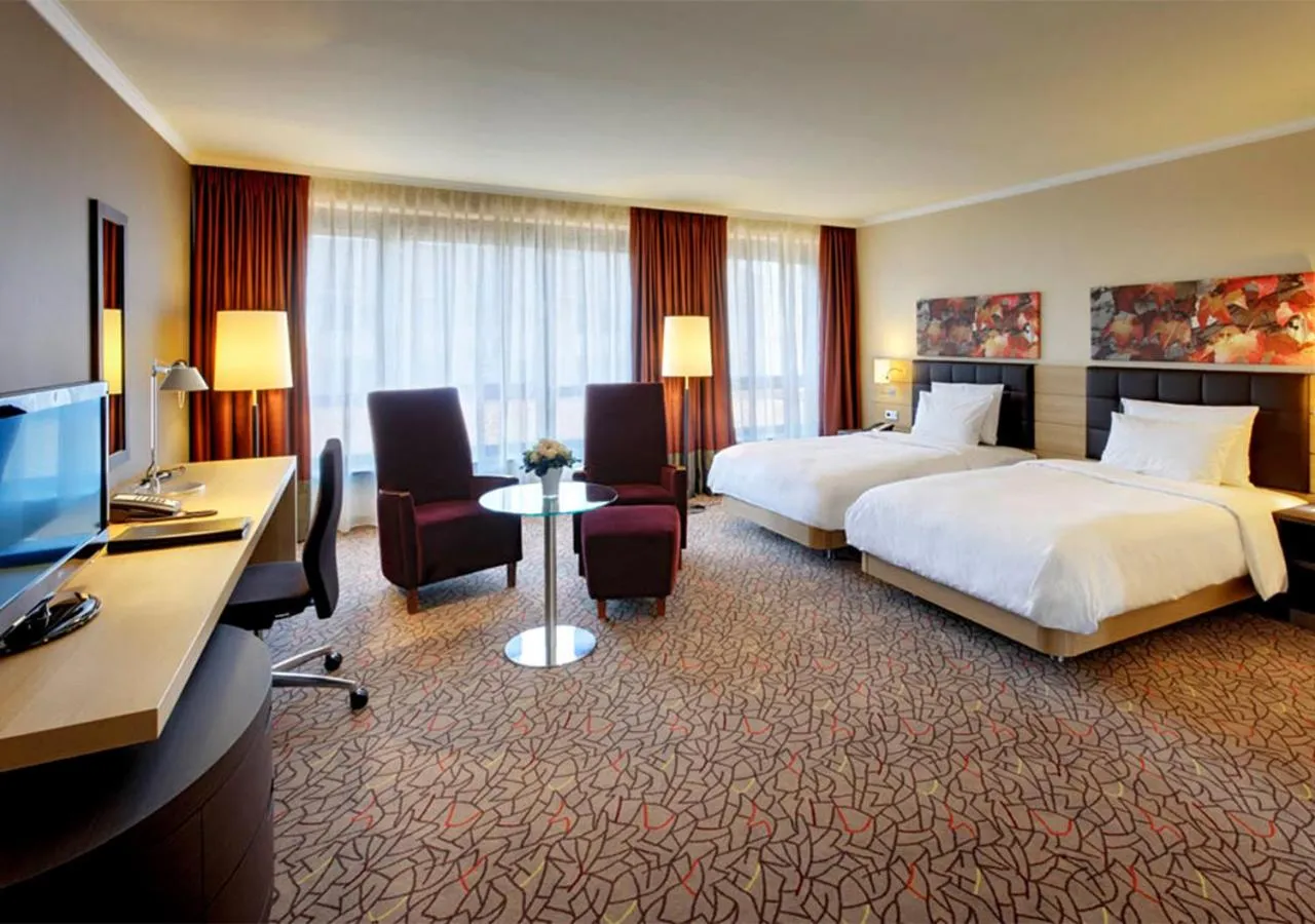 Photo of the whole room, Bed in Hilton Mainz