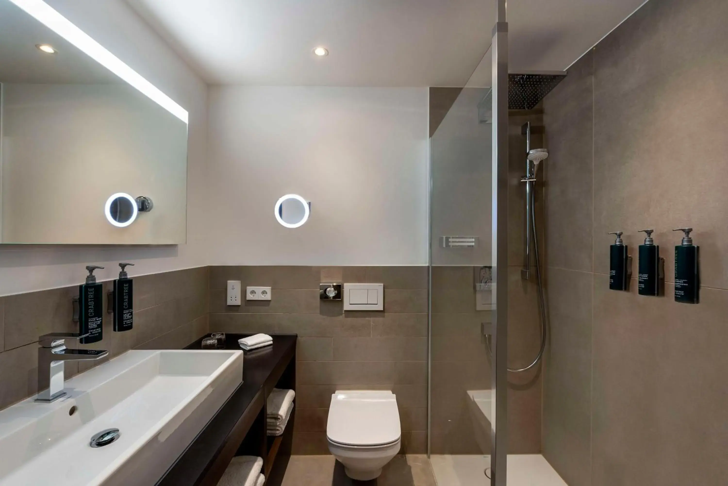 Executive King Room with River View in Hilton Mainz Executive King Room with River View in Hilton Mainz