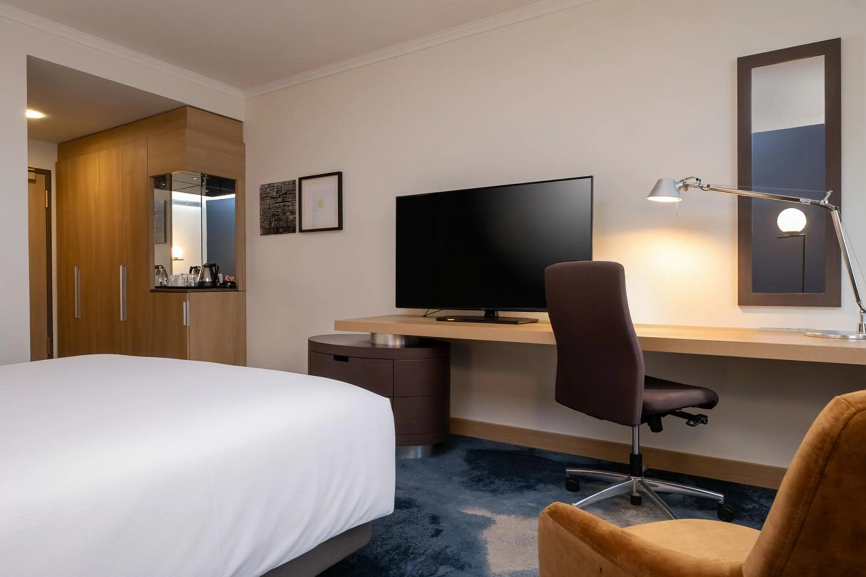 TV and multimedia, Bed in Hilton Mainz