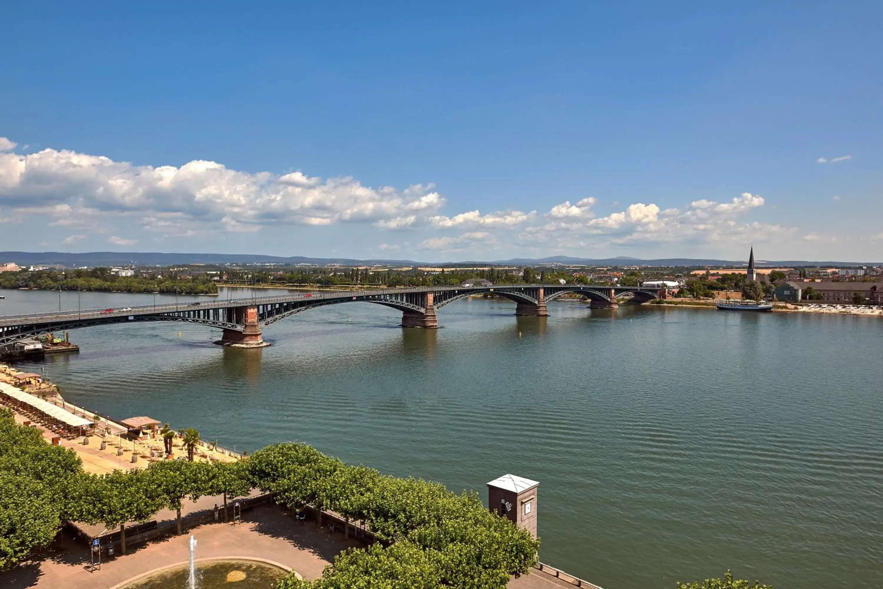 River view in Hilton Mainz River view in Hilton Mainz