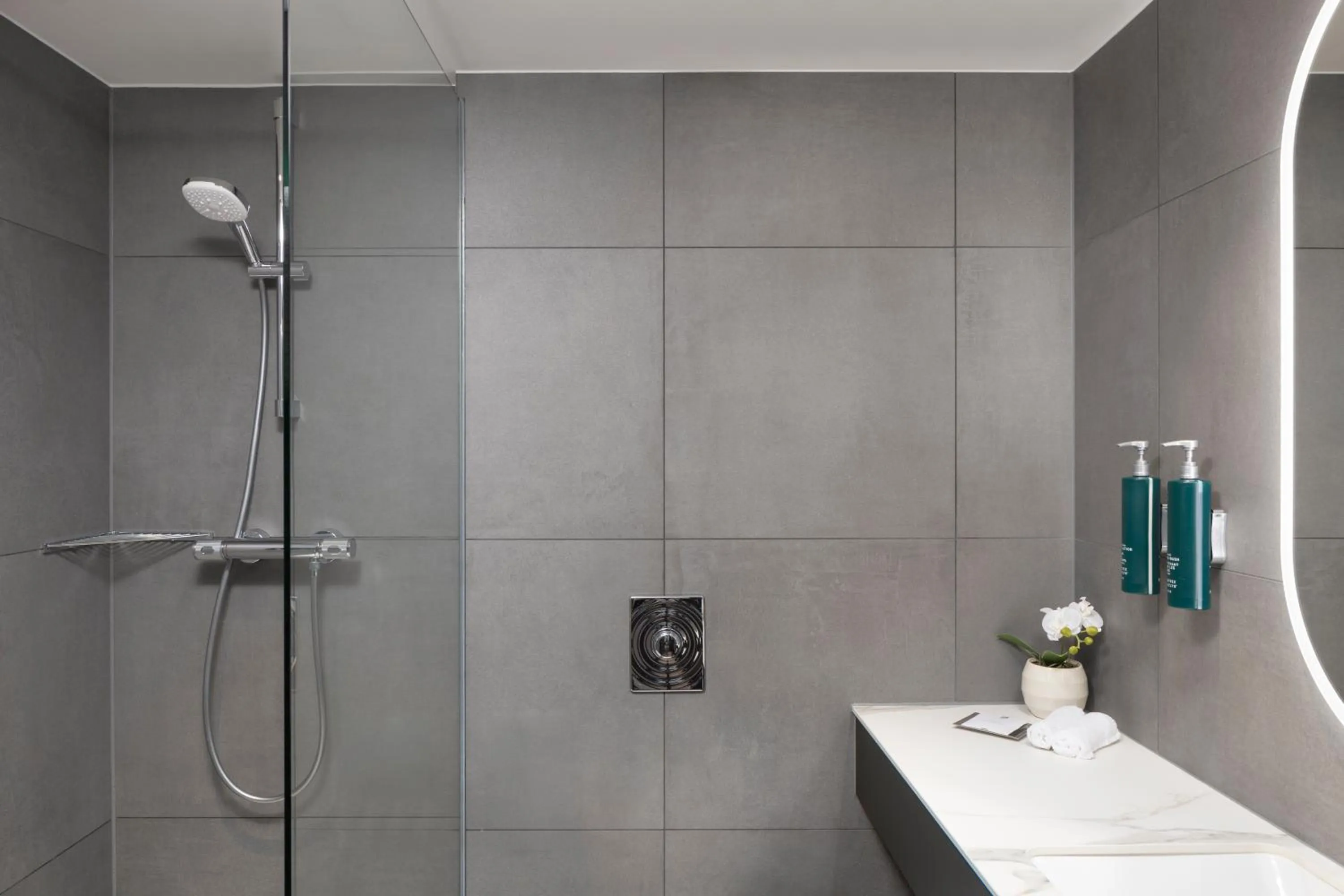 Bathroom in Hilton Düsseldorf