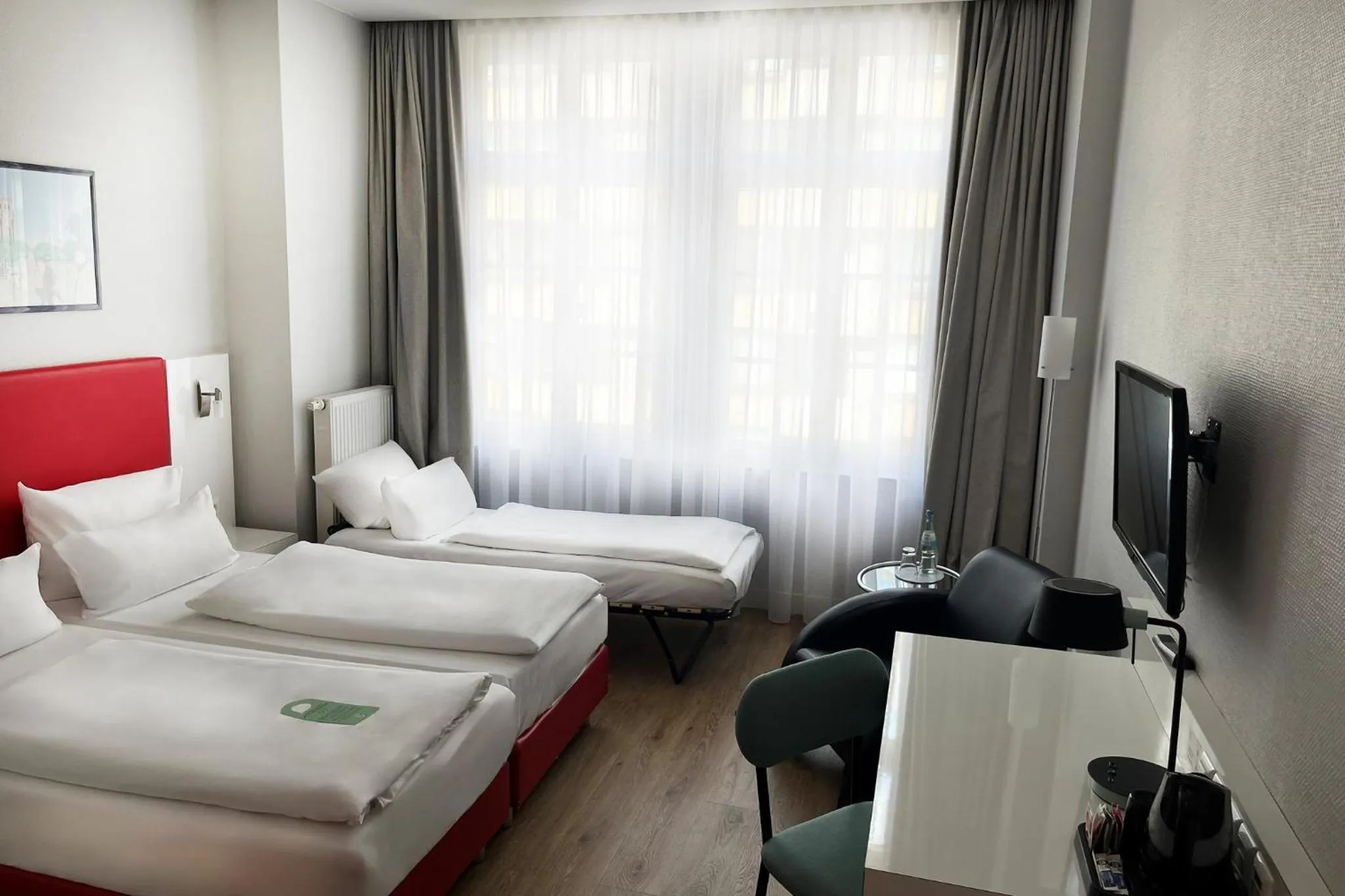 Photo of the whole room, Bed in Garner Hotel Berlin - Checkpoint Charlie by IHG