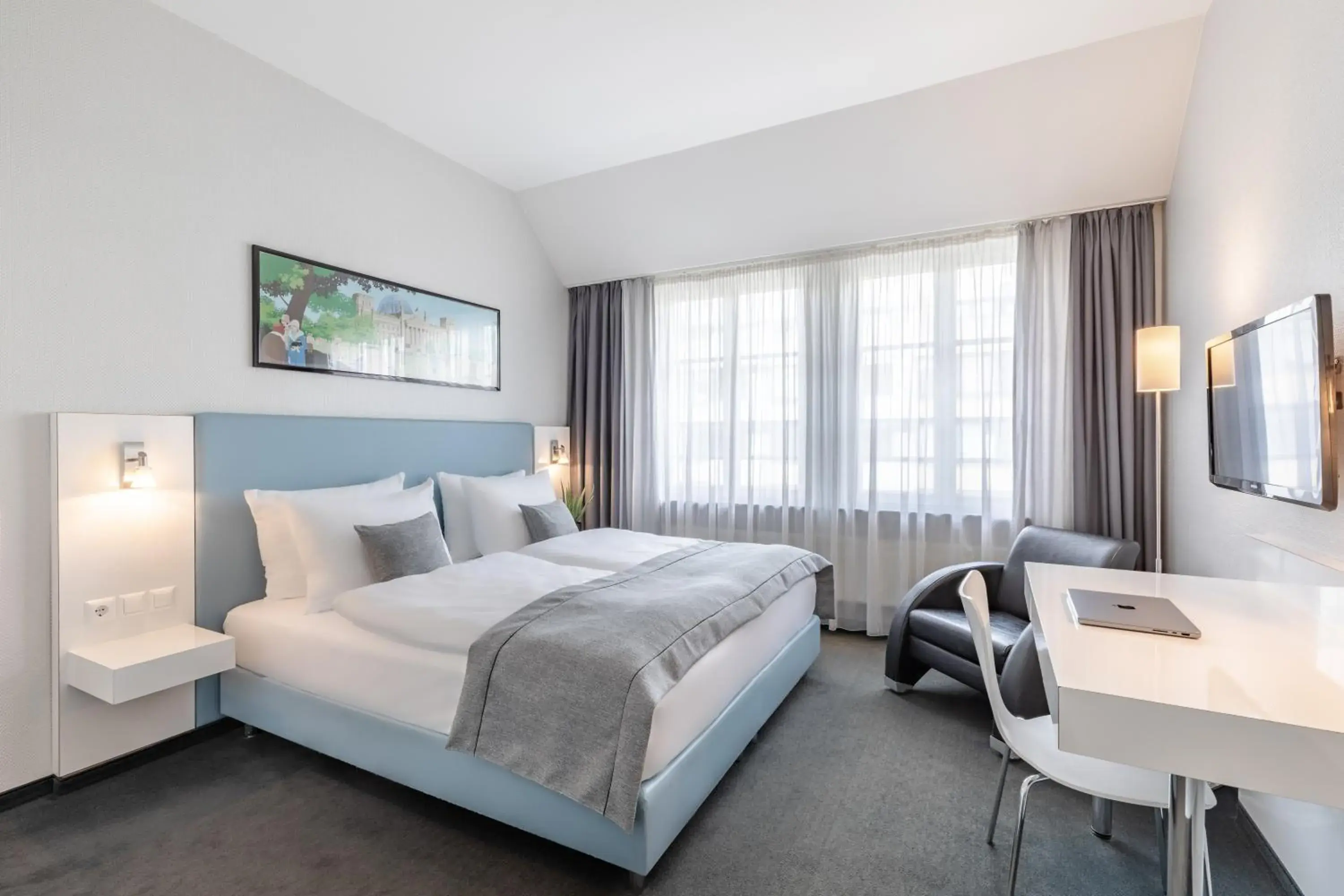 Bed in Garner Hotel Berlin - Checkpoint Charlie by IHG Bed in Garner Hotel Berlin - Checkpoint Charlie by IHG