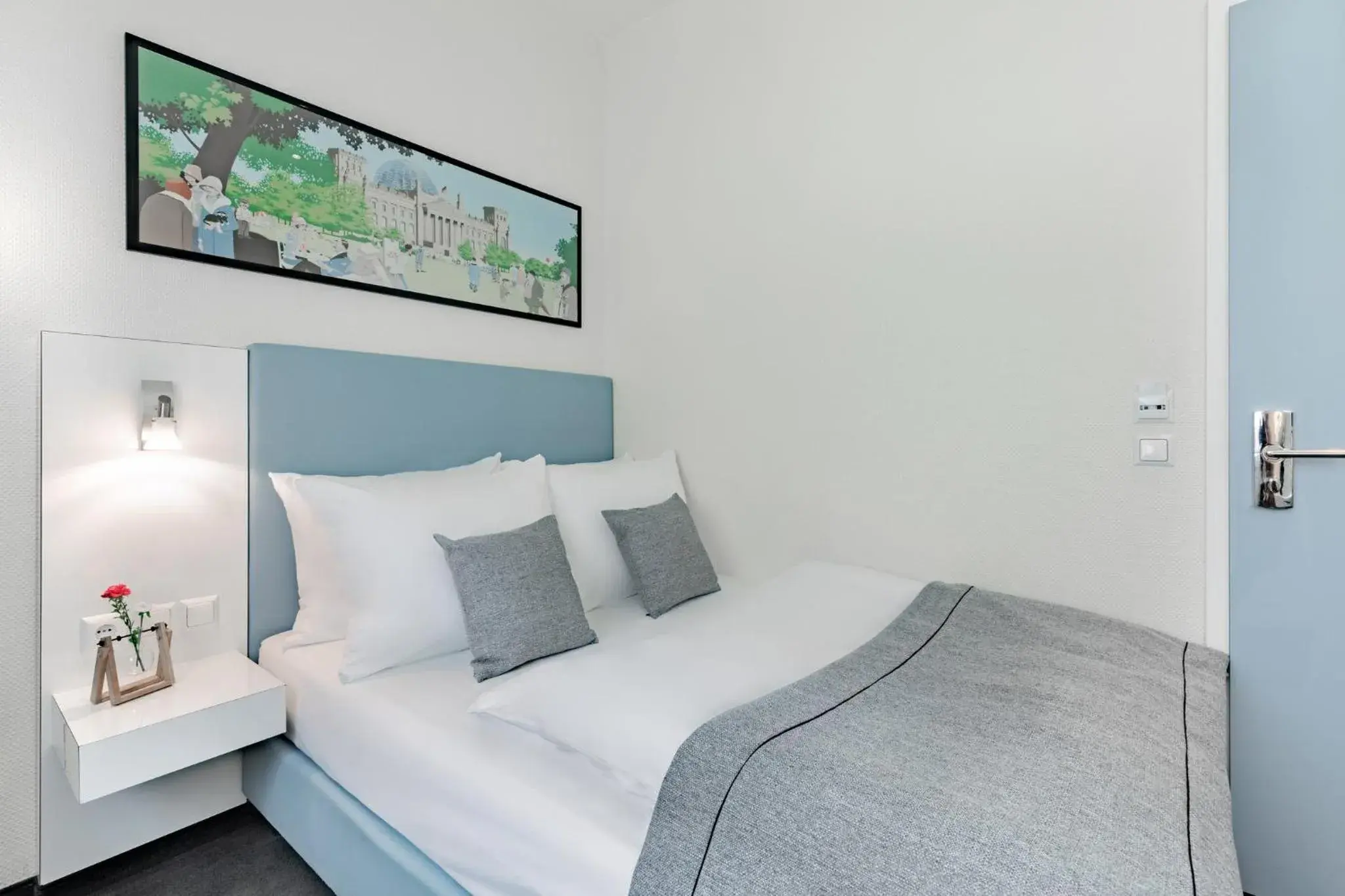 Photo of the whole room, Bed in Garner Hotel Berlin - Checkpoint Charlie by IHG Photo of the whole room, Bed in Garner Hotel Berlin - Checkpoint Charlie by IHG