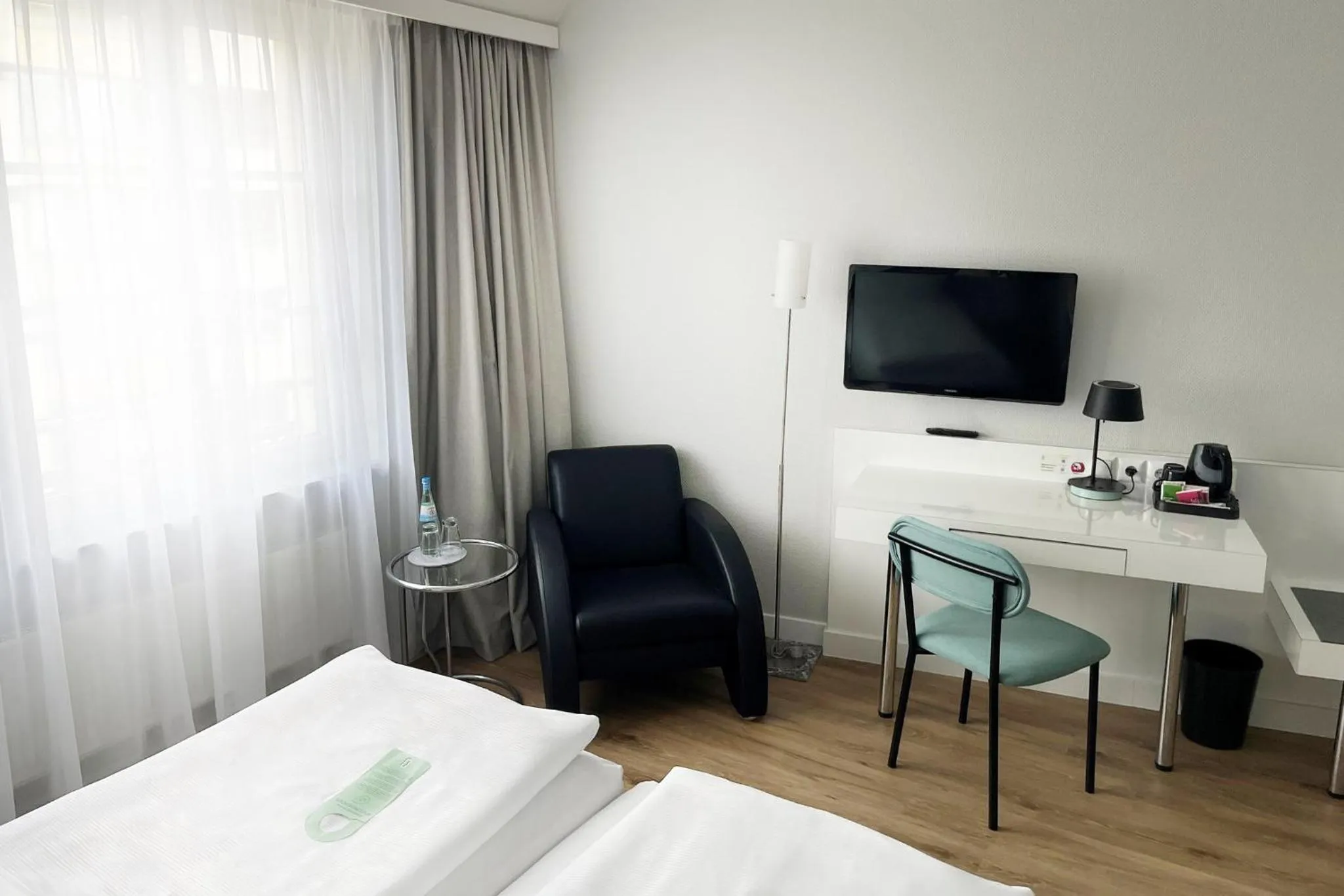 Photo of the whole room, Bed in Garner Hotel Berlin - Checkpoint Charlie by IHG