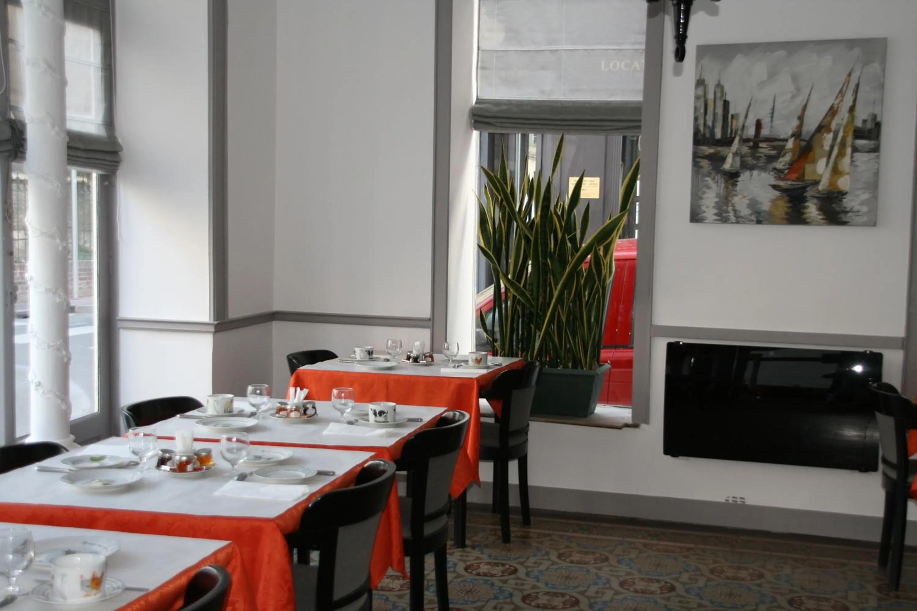 Restaurant/places to eat in La Maison Normande