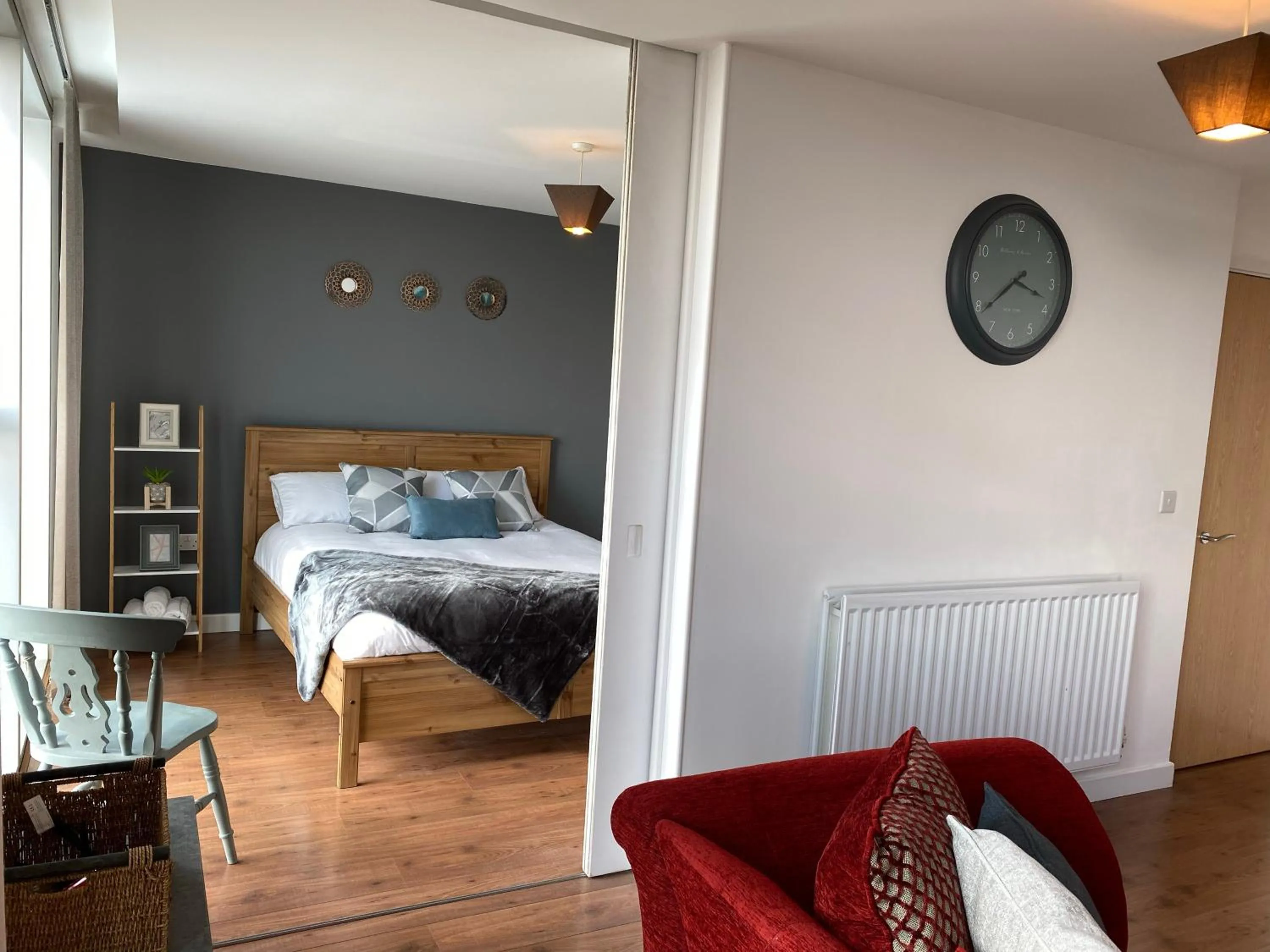 Living room, Bed in Tailor That Property - Chelsea House