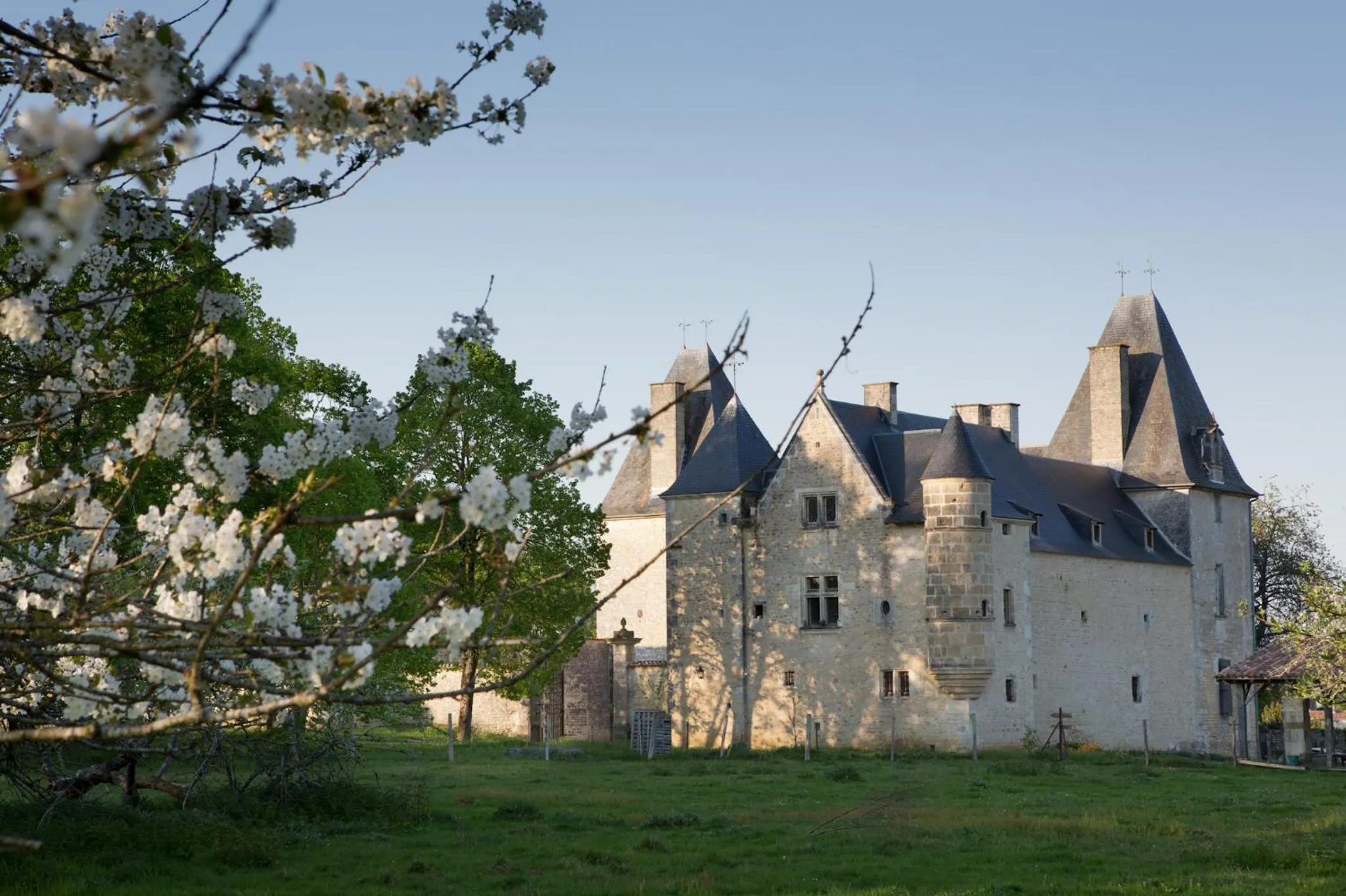 Property building in Château de Bois Charmant