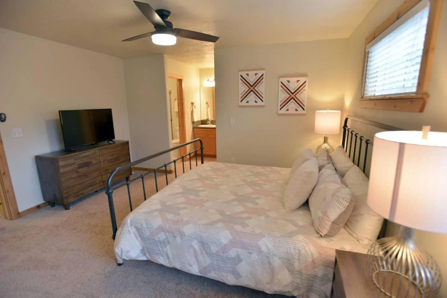 Bedroom, Bed in Mountain Therapy by Casago McCall - Donerightmanagement