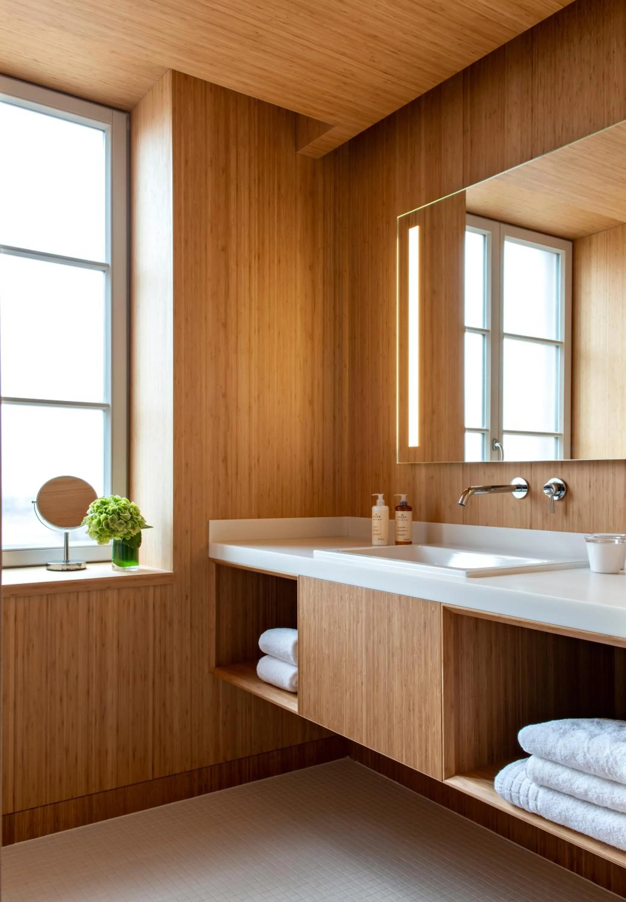 Bathroom, Bed in Hotel Les Haras