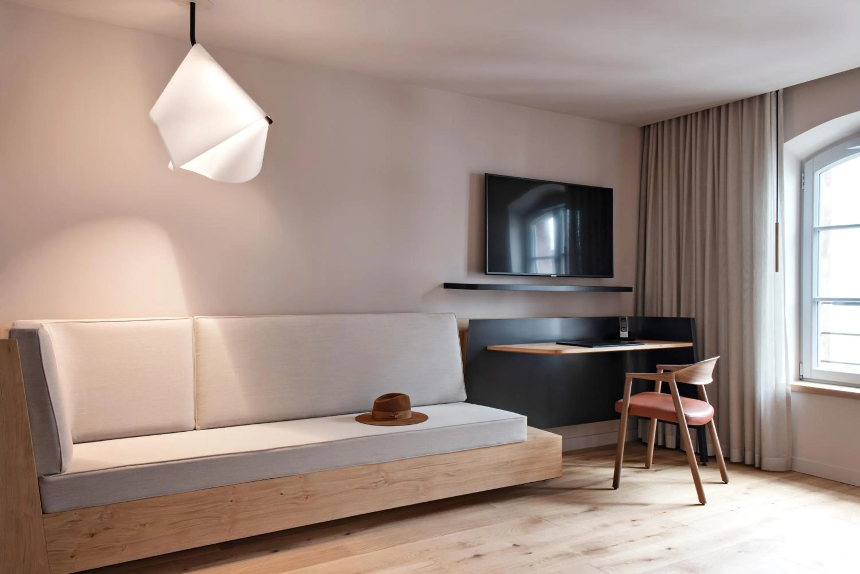 Seating area, Bed in Hotel Les Haras