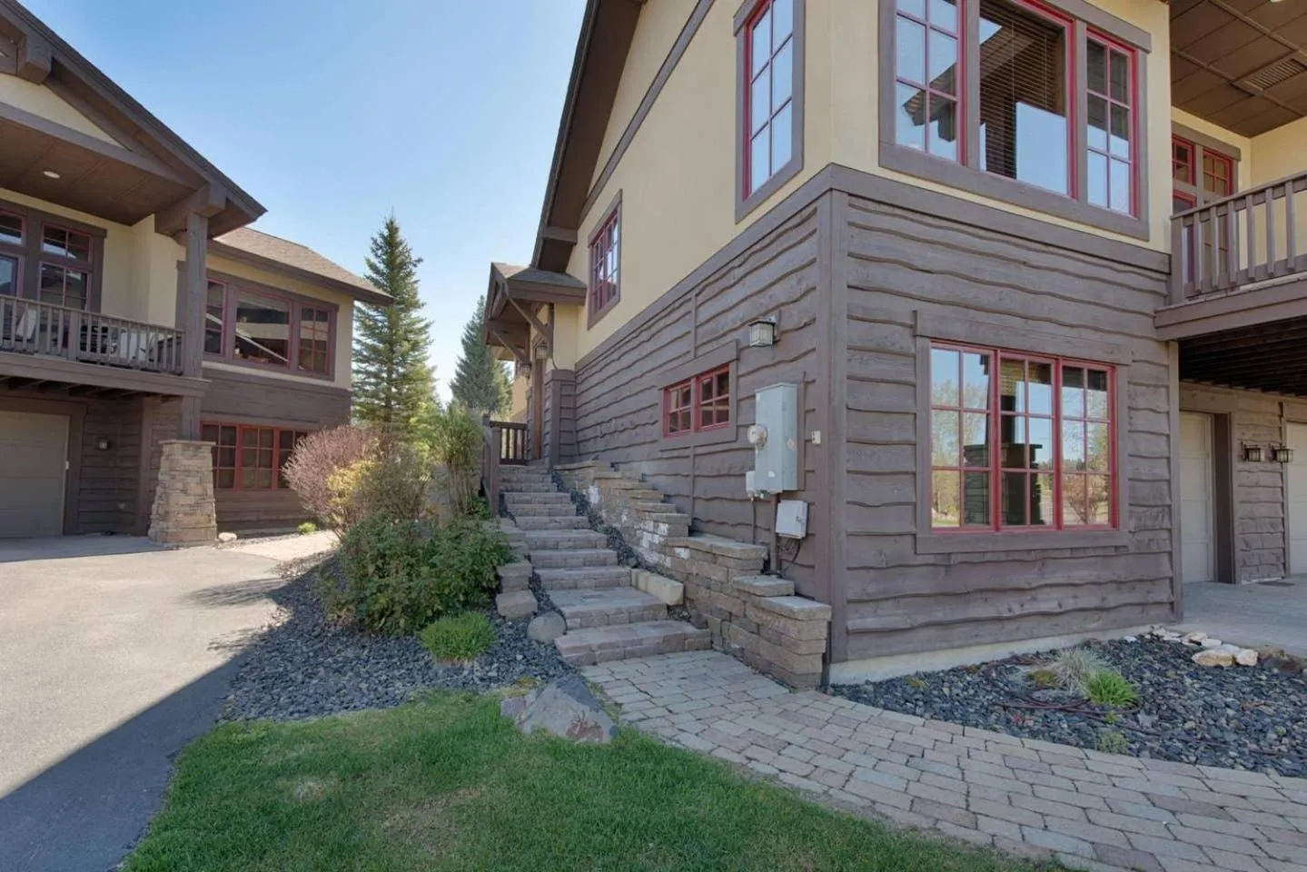 Property building in Greystone on Payette Lake by Casago McCall - Donerightmanagement