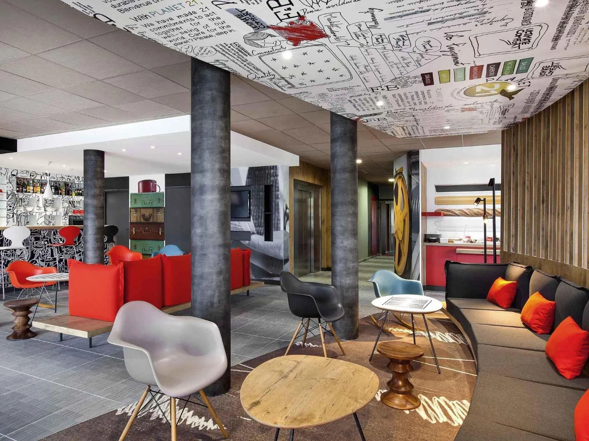 Lounge or bar in ibis Clermont Ferrand Nord Riom