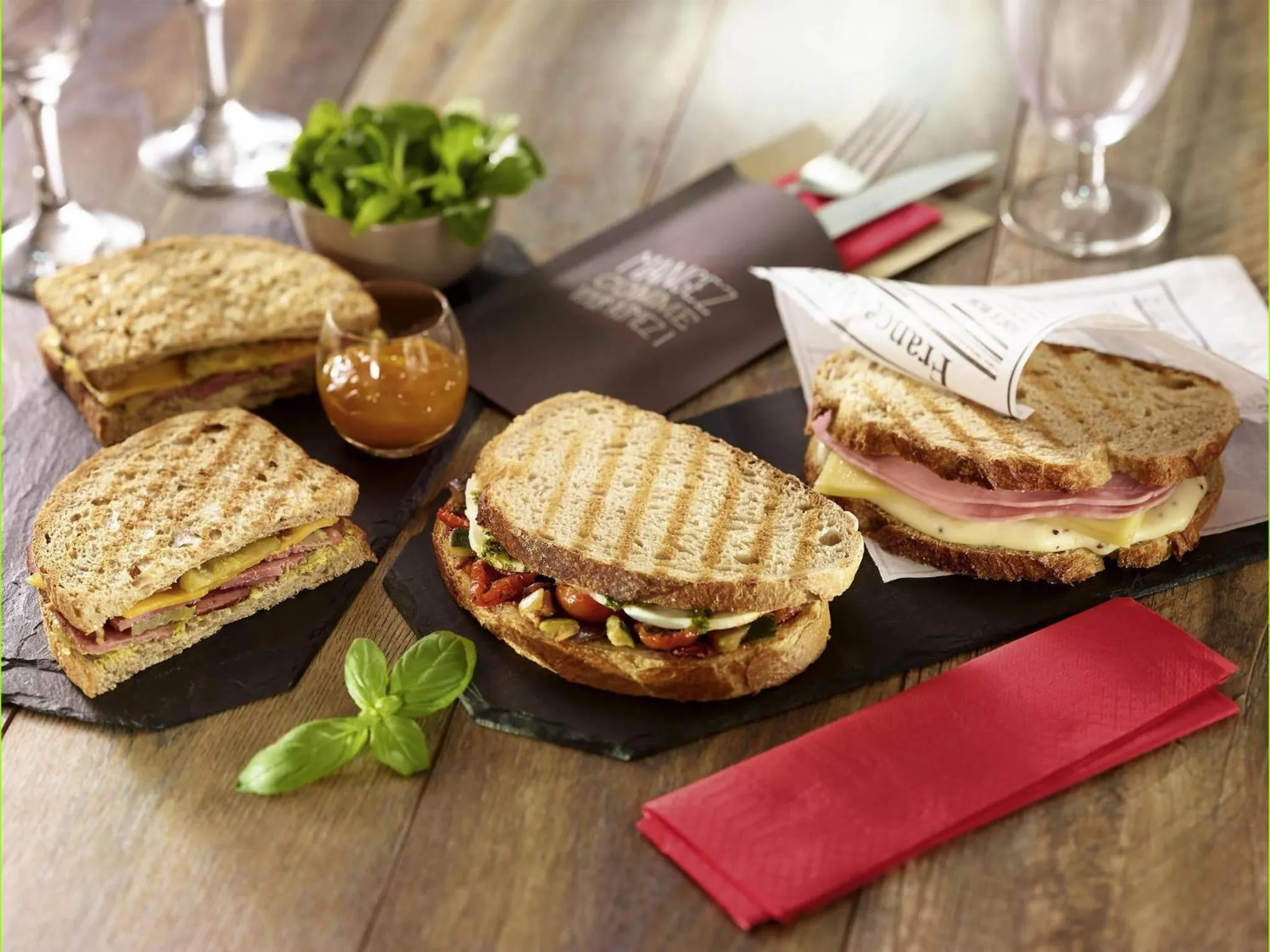 Lounge or bar in ibis Clermont Ferrand Nord Riom